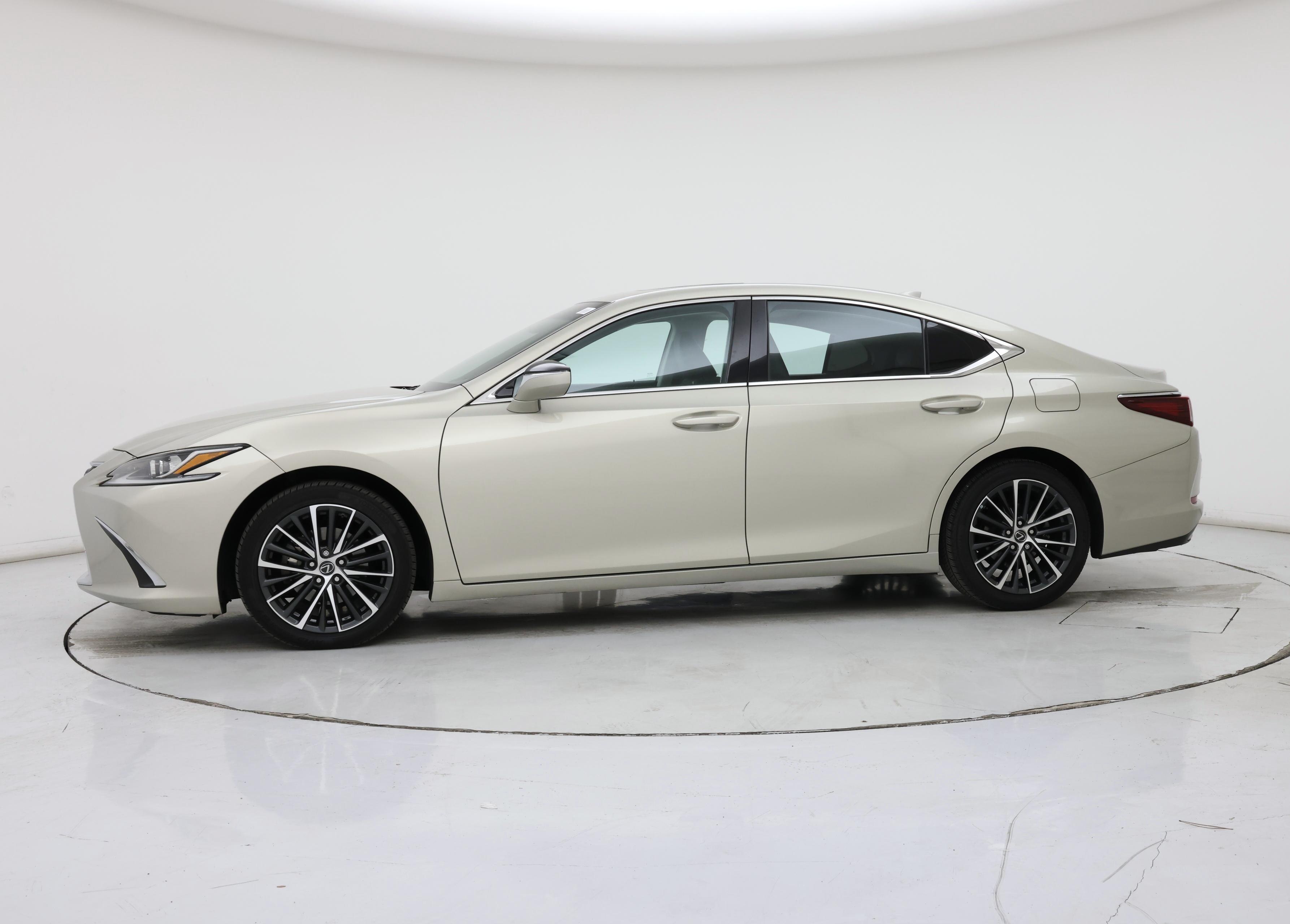 Thumbnail: 2022 Lexus ES - 3