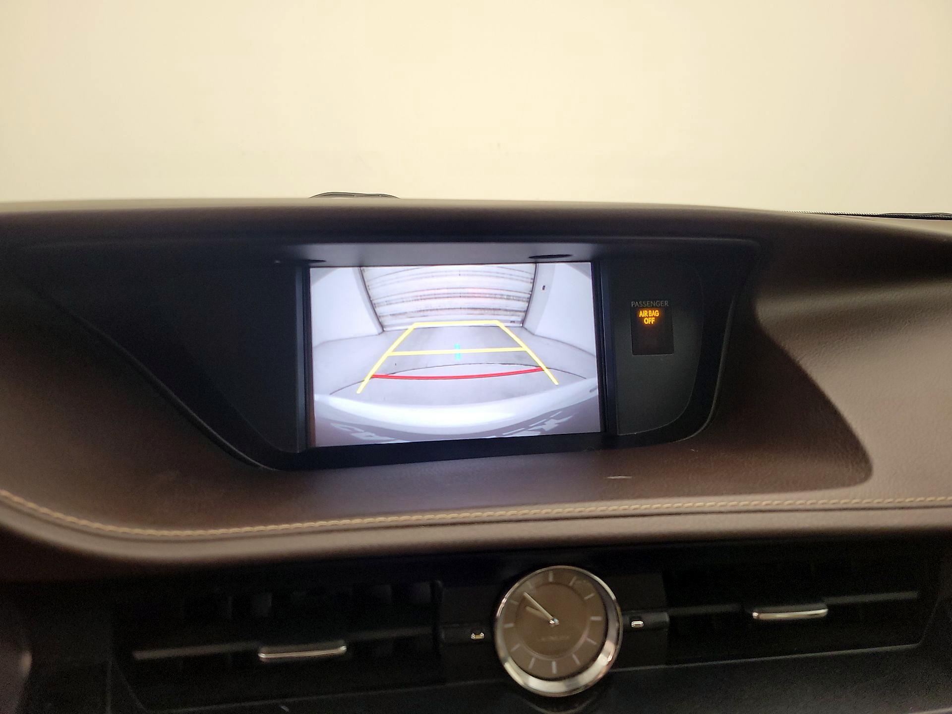 Thumbnail: 2017 Lexus ES - 14