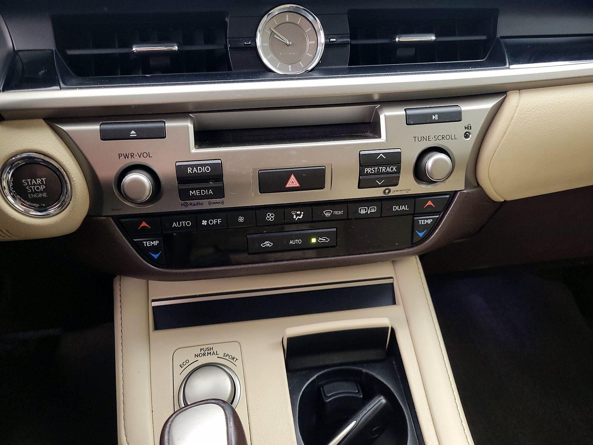 Thumbnail: 2017 Lexus ES - 16