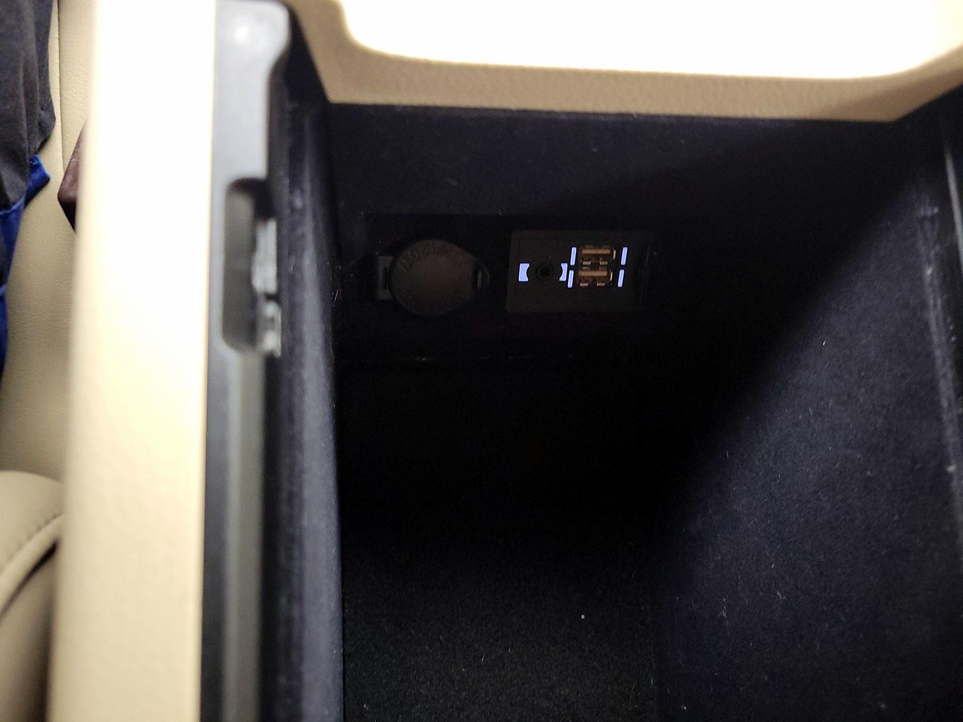 Thumbnail: 2017 Lexus ES - 18