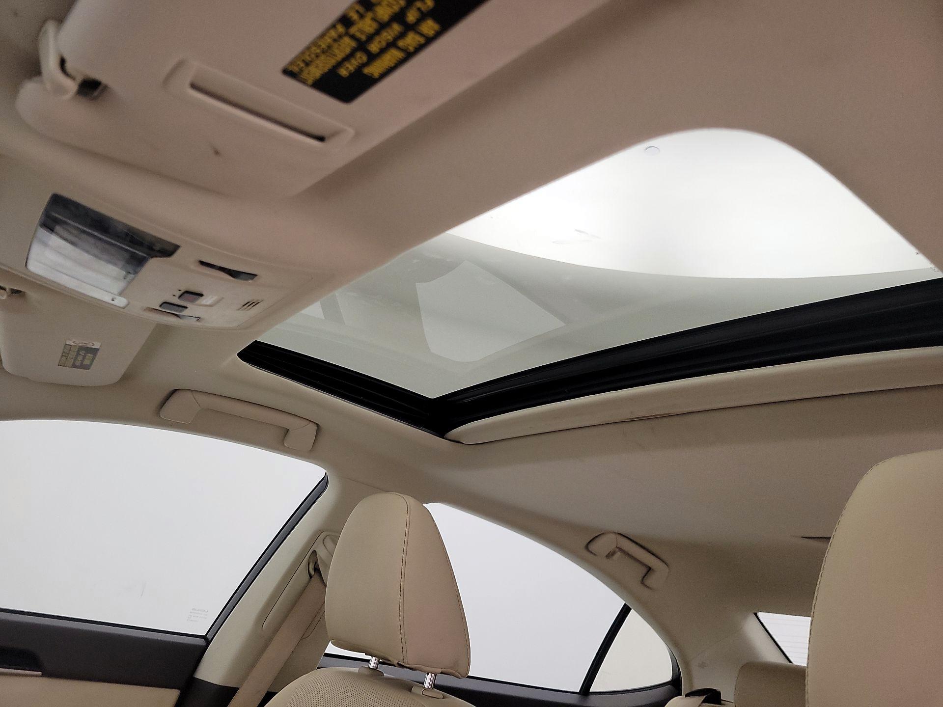 Thumbnail: 2017 Lexus ES - 19