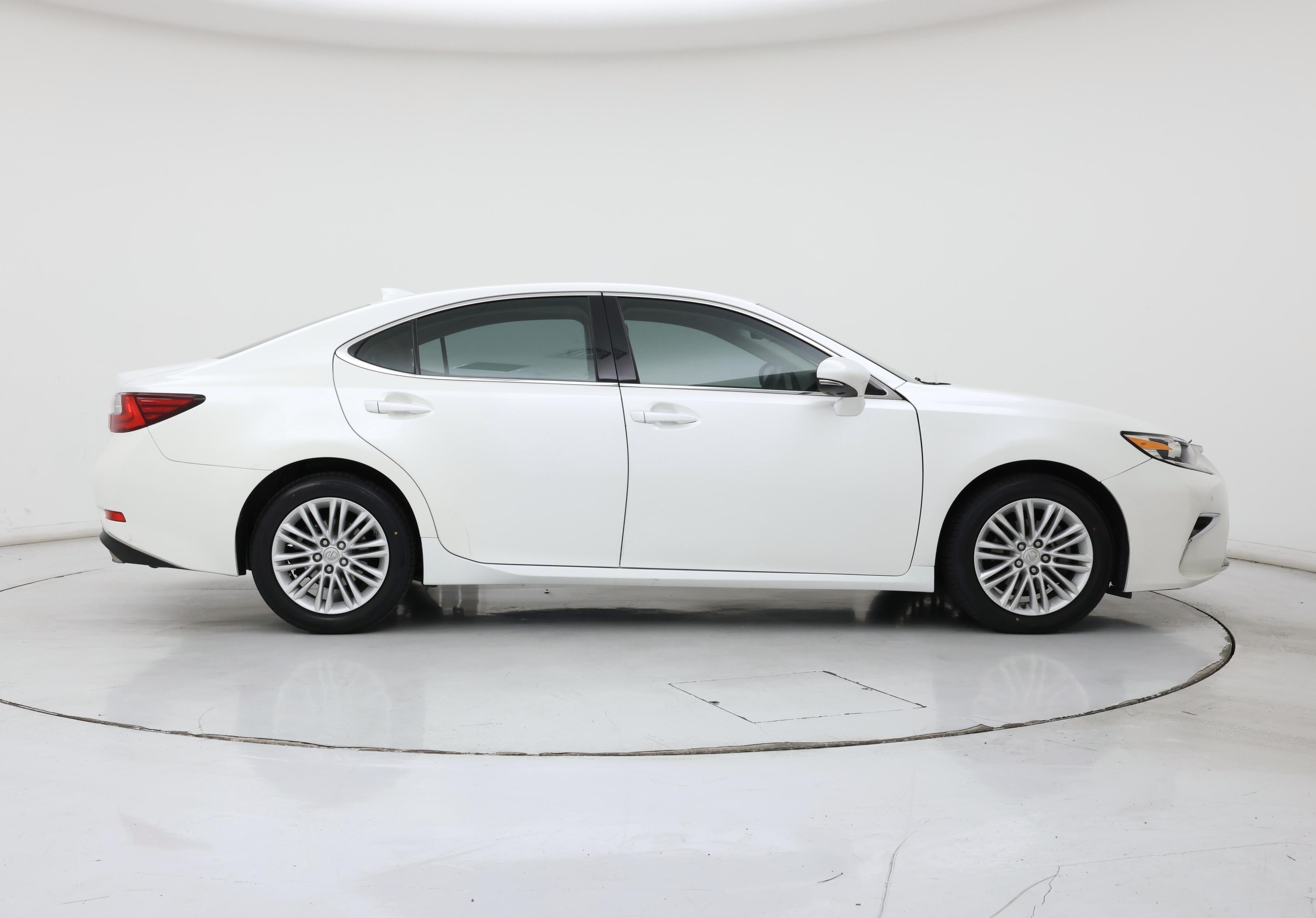 Thumbnail: 2017 Lexus ES - 7