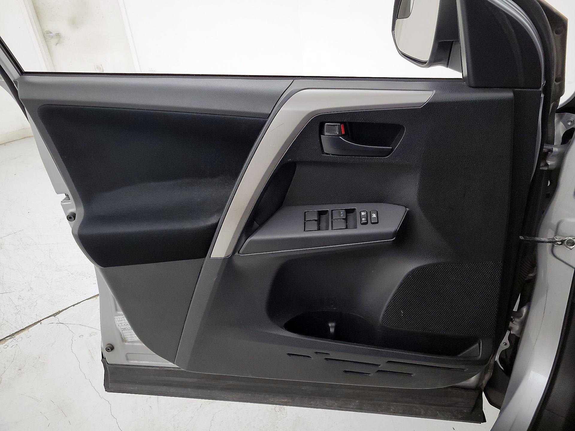 Thumbnail: 2016 Toyota RAV4 - 12