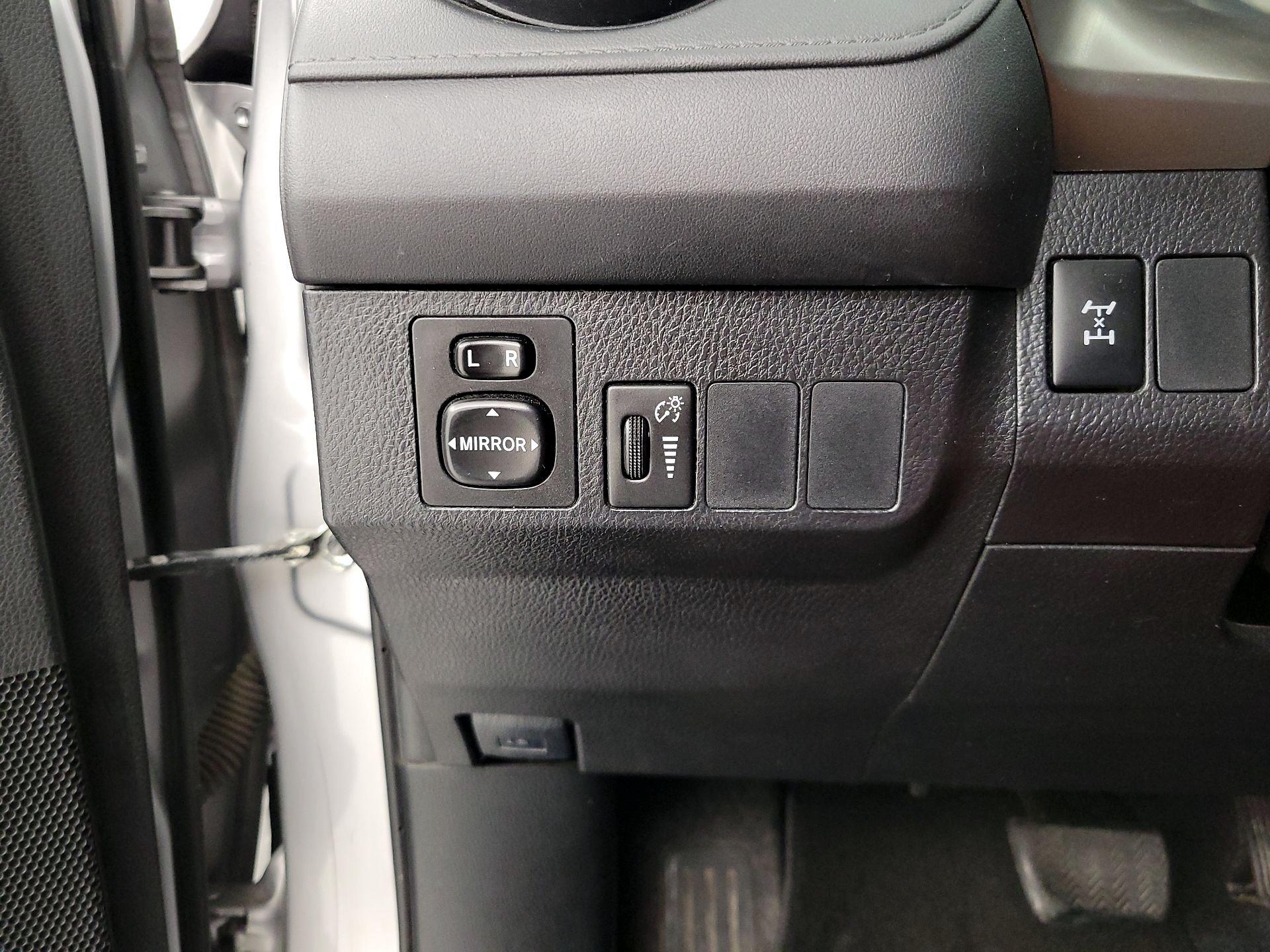 Thumbnail: 2016 Toyota RAV4 - 13