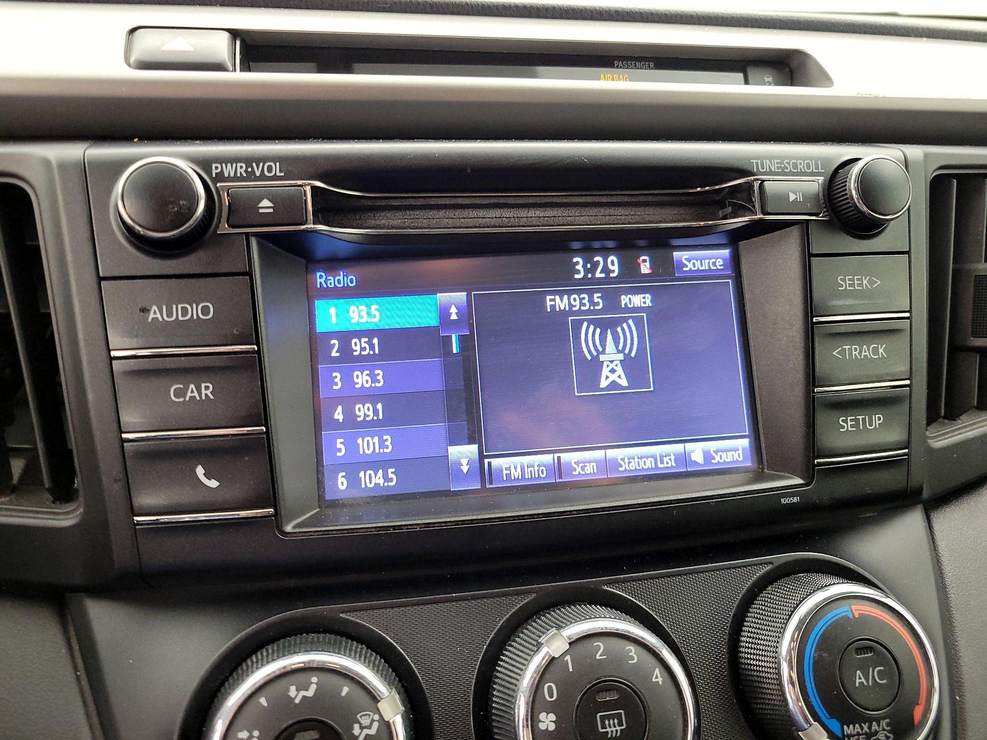 Thumbnail: 2016 Toyota RAV4 - 15