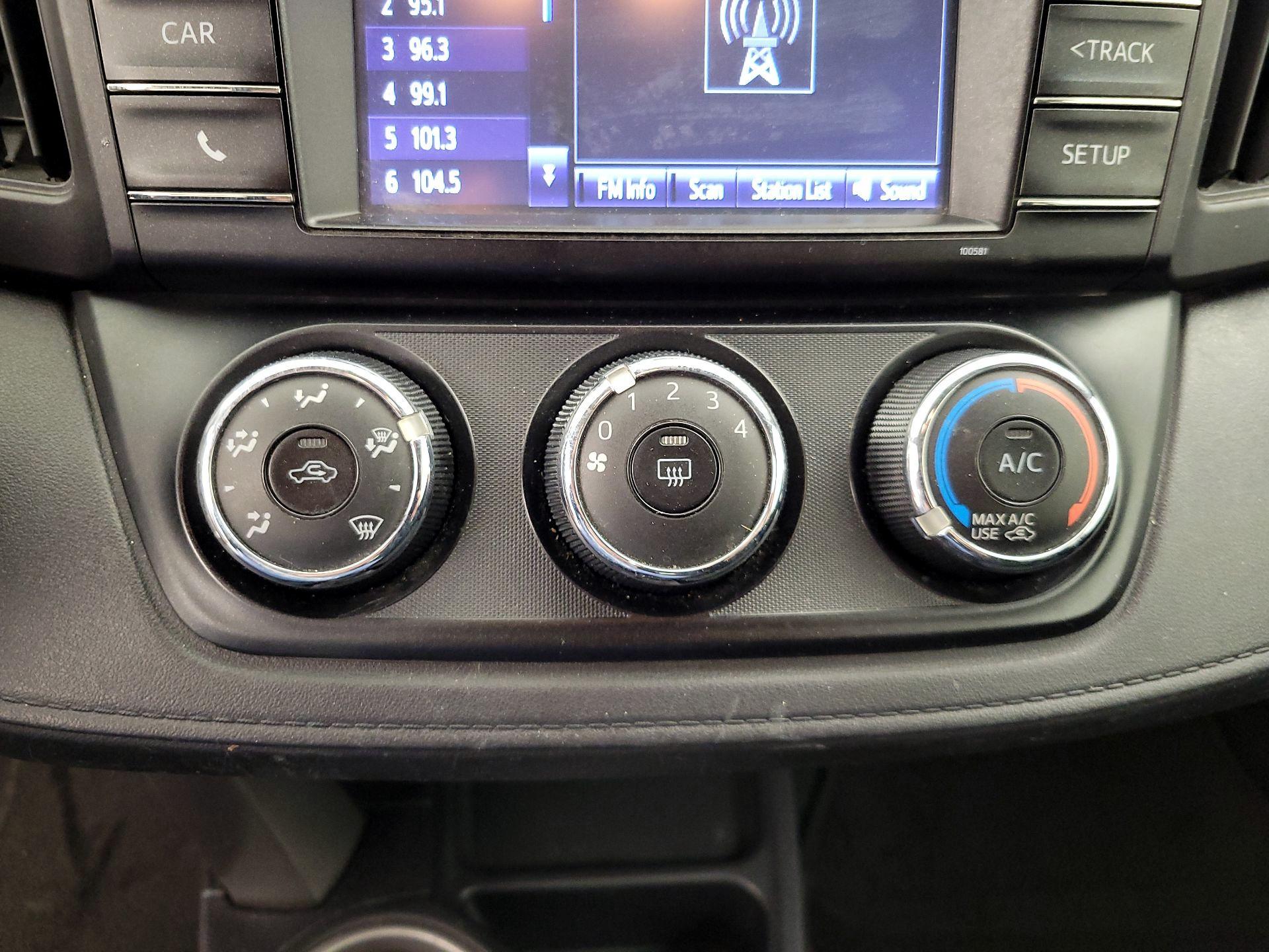 Thumbnail: 2016 Toyota RAV4 - 16