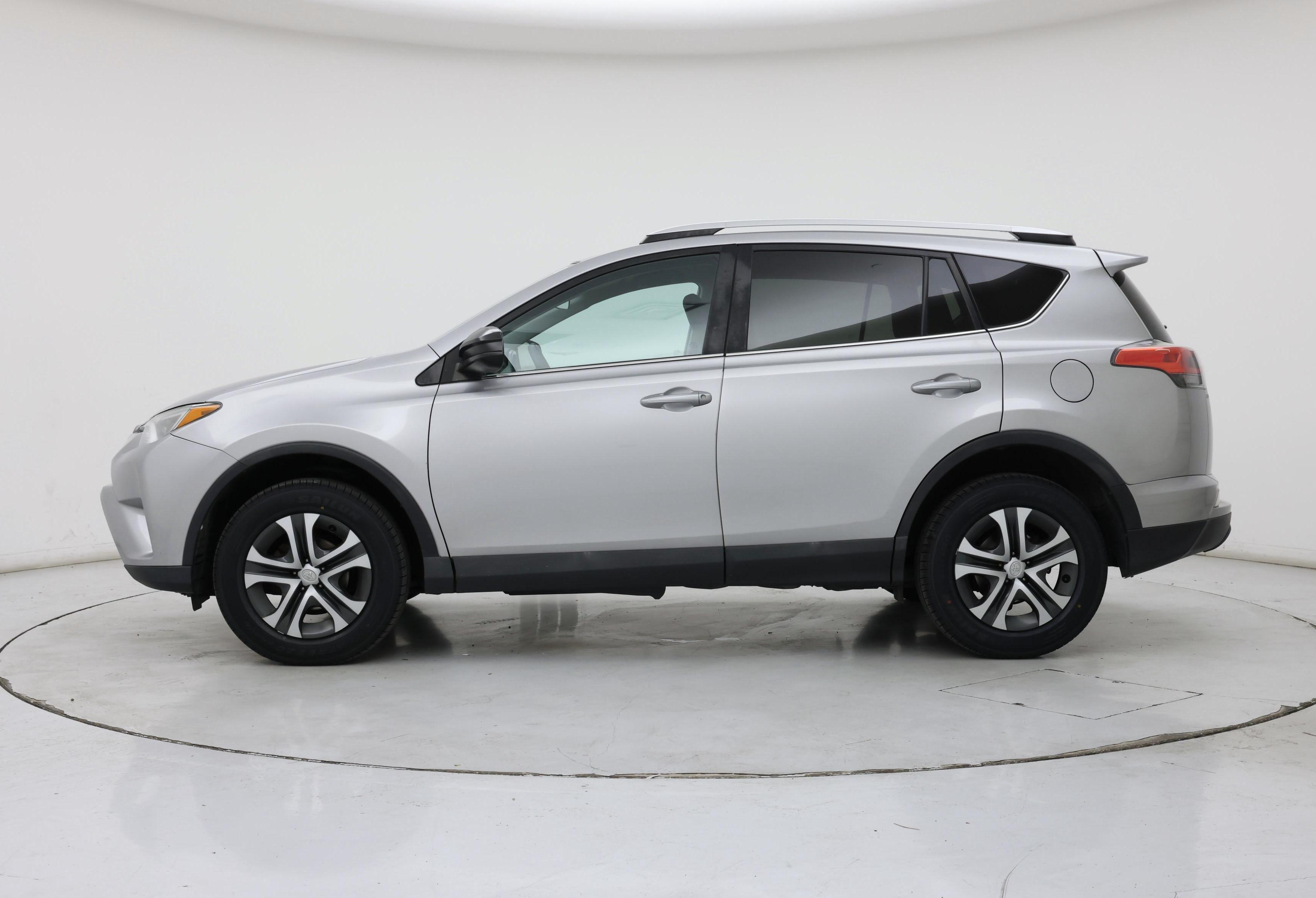 Thumbnail: 2016 Toyota RAV4 - 3