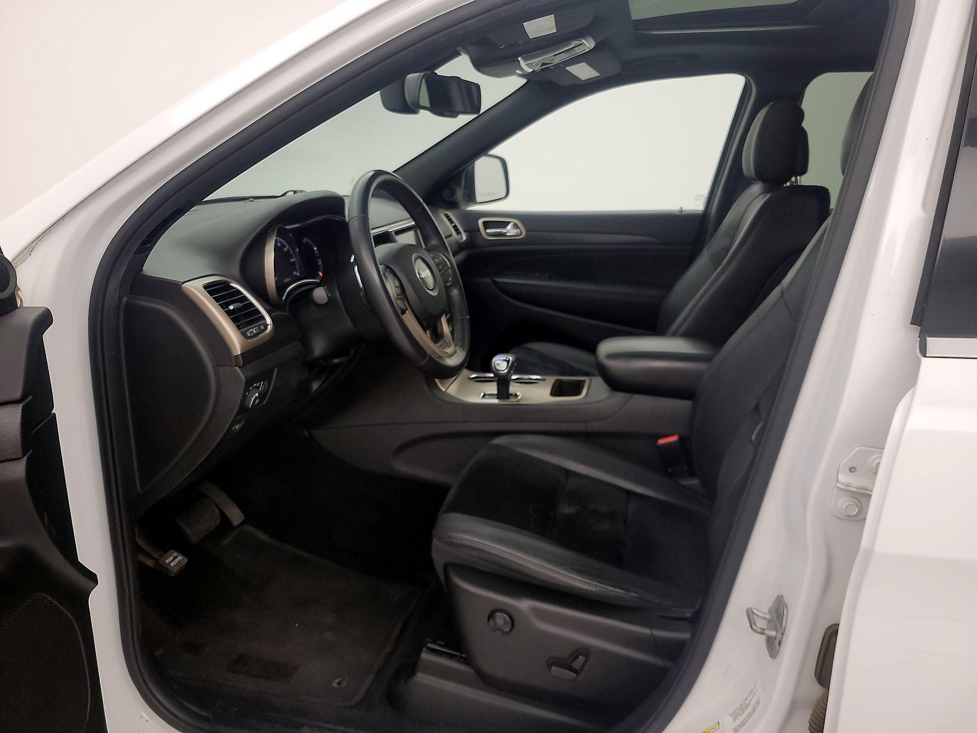 Thumbnail: 2015 Jeep Grand Cherokee - 11