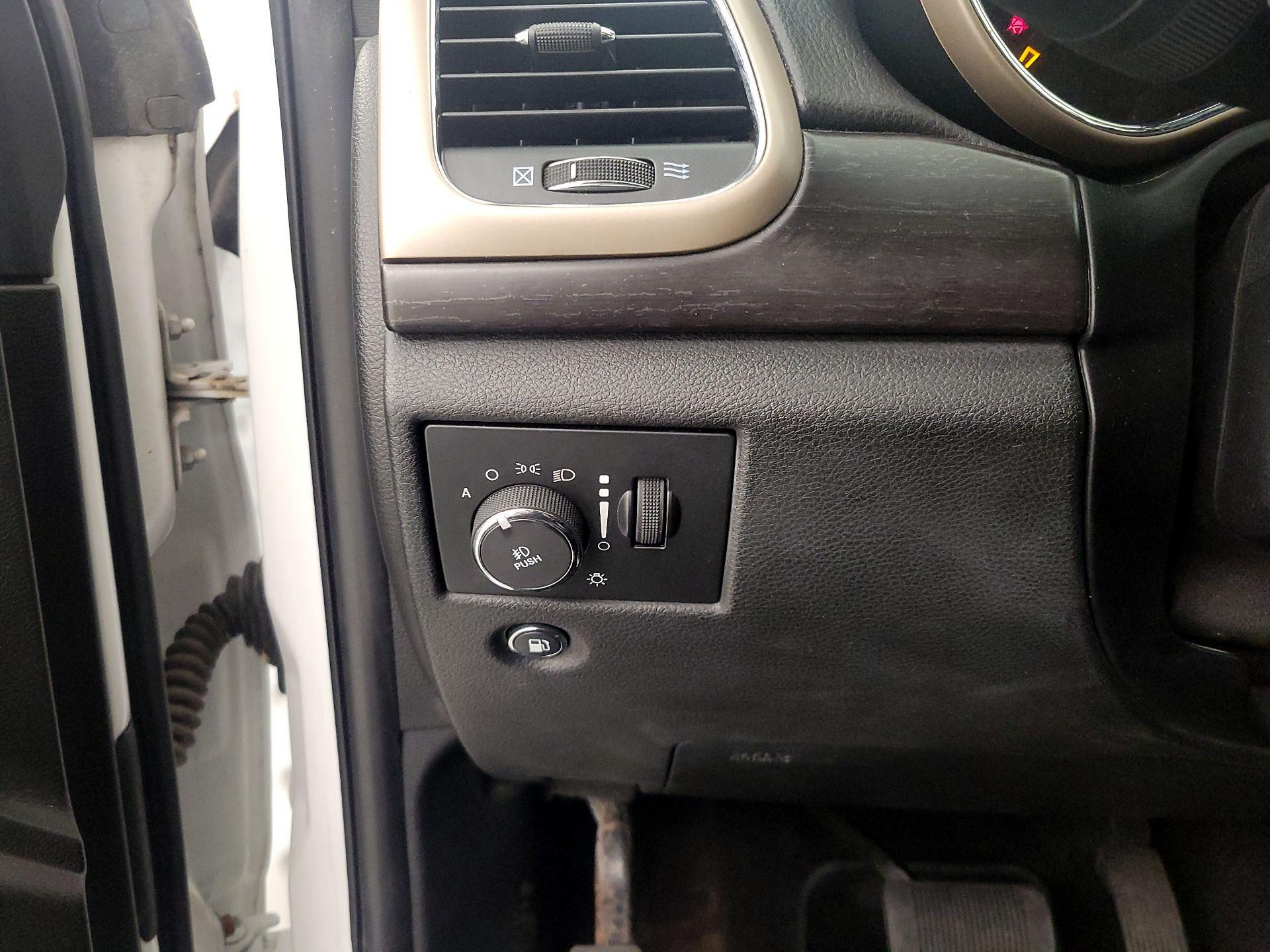 Thumbnail: 2015 Jeep Grand Cherokee - 13