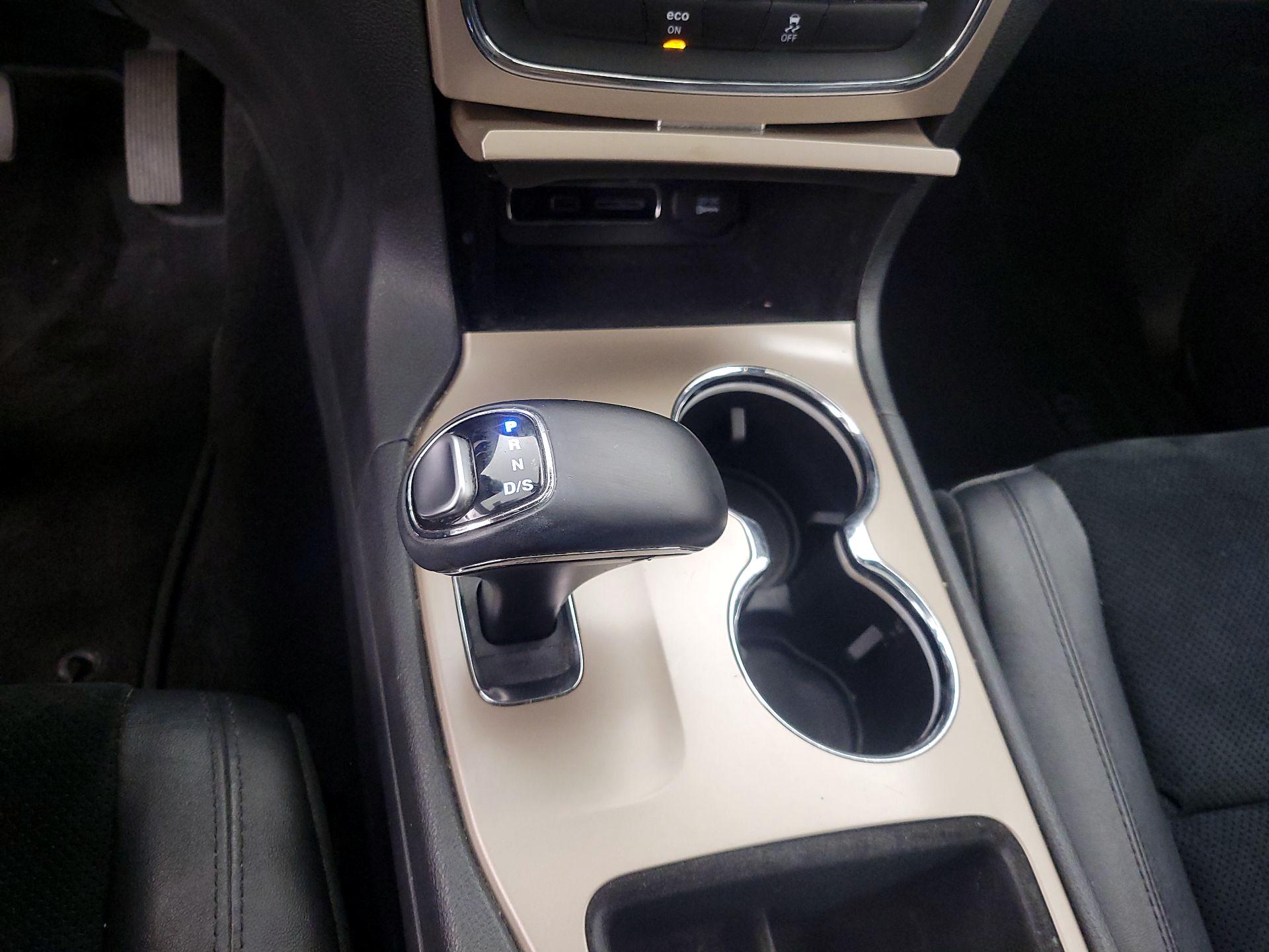 Thumbnail: 2015 Jeep Grand Cherokee - 16