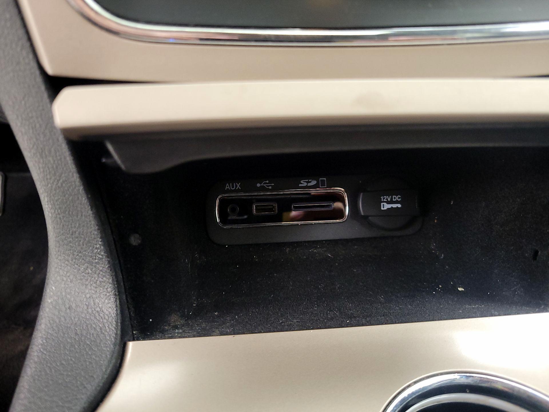 Thumbnail: 2015 Jeep Grand Cherokee - 17