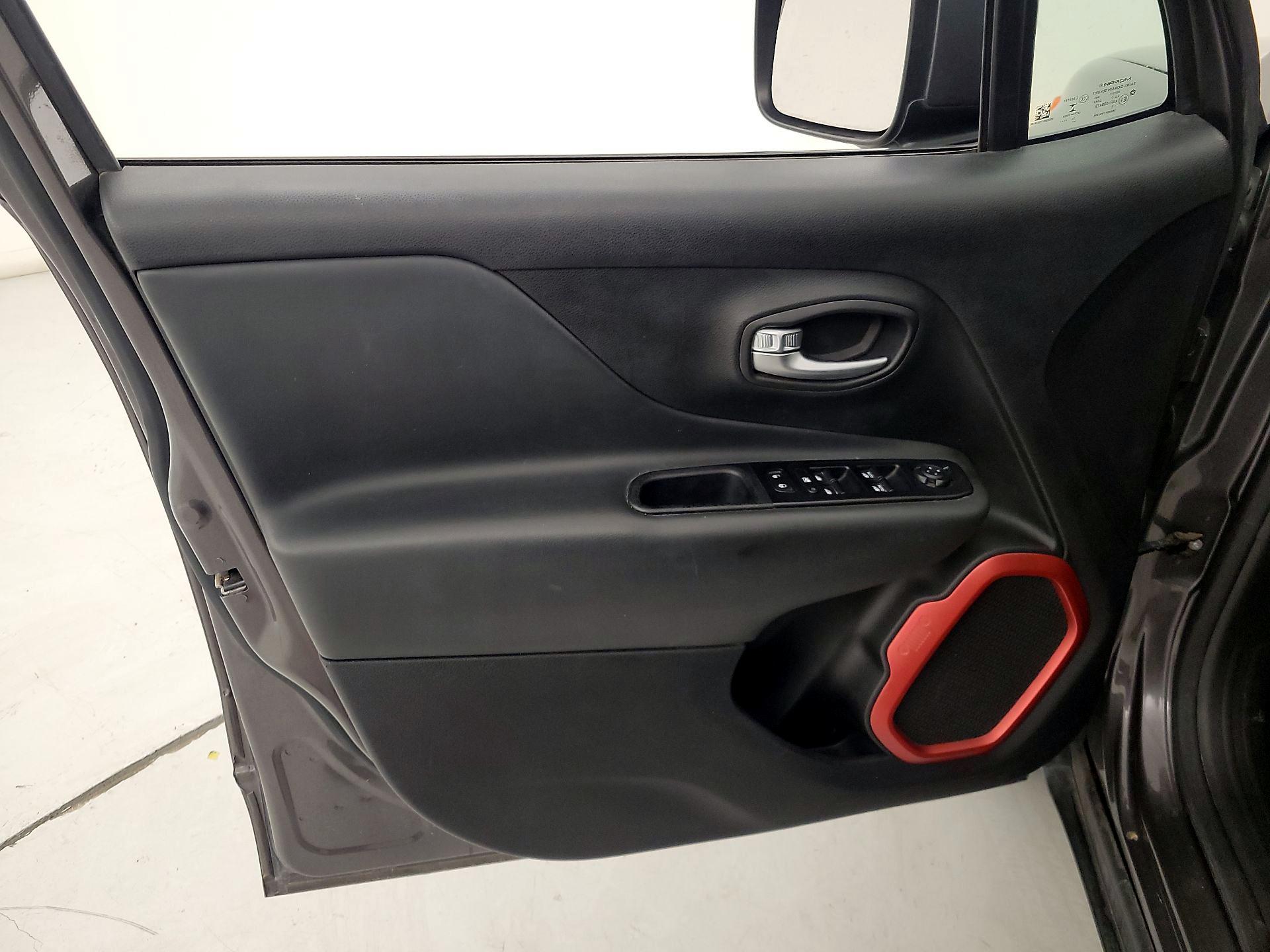 Thumbnail: 2021 Jeep Renegade - 12