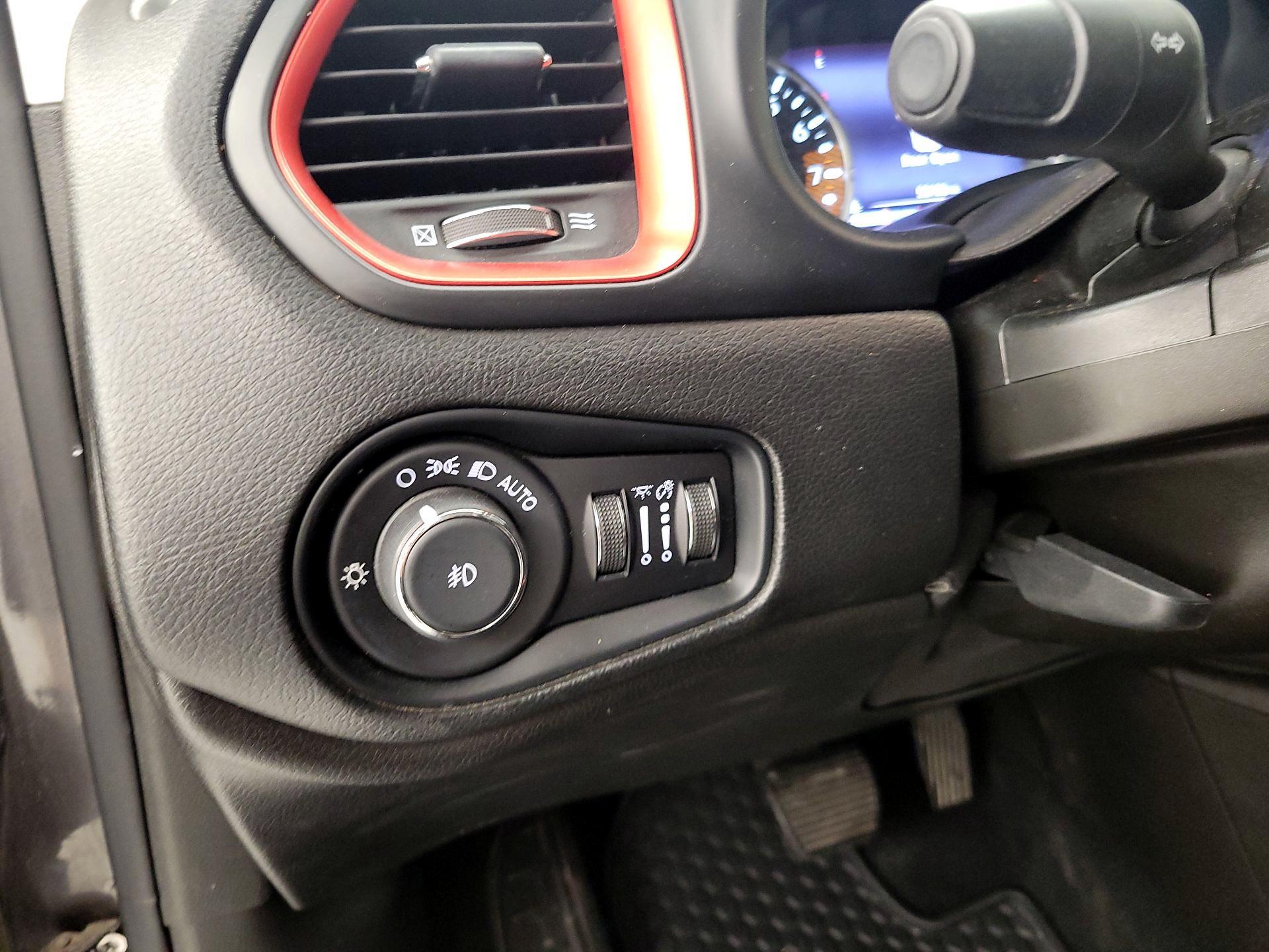 Thumbnail: 2021 Jeep Renegade - 13