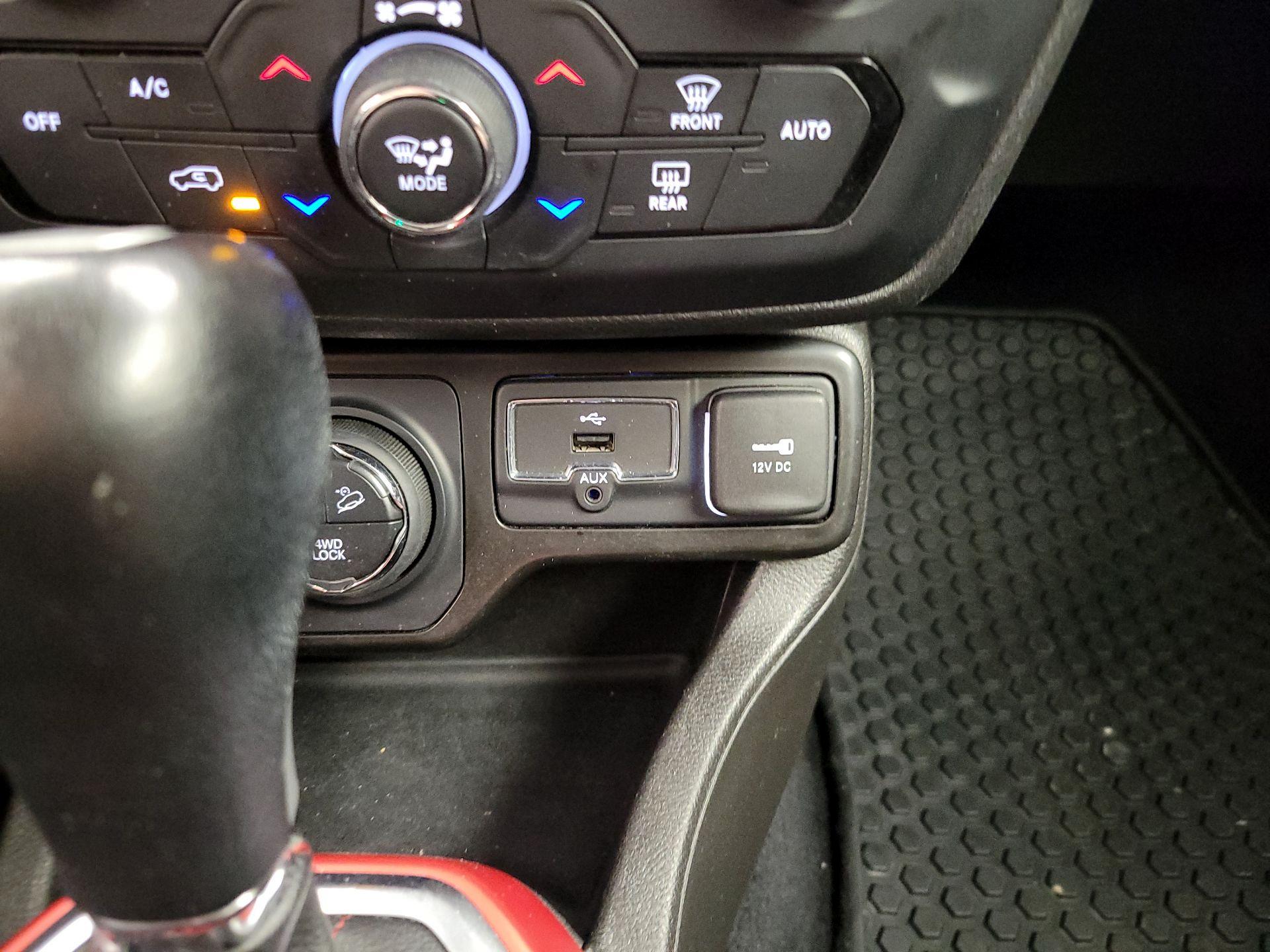 Thumbnail: 2021 Jeep Renegade - 19