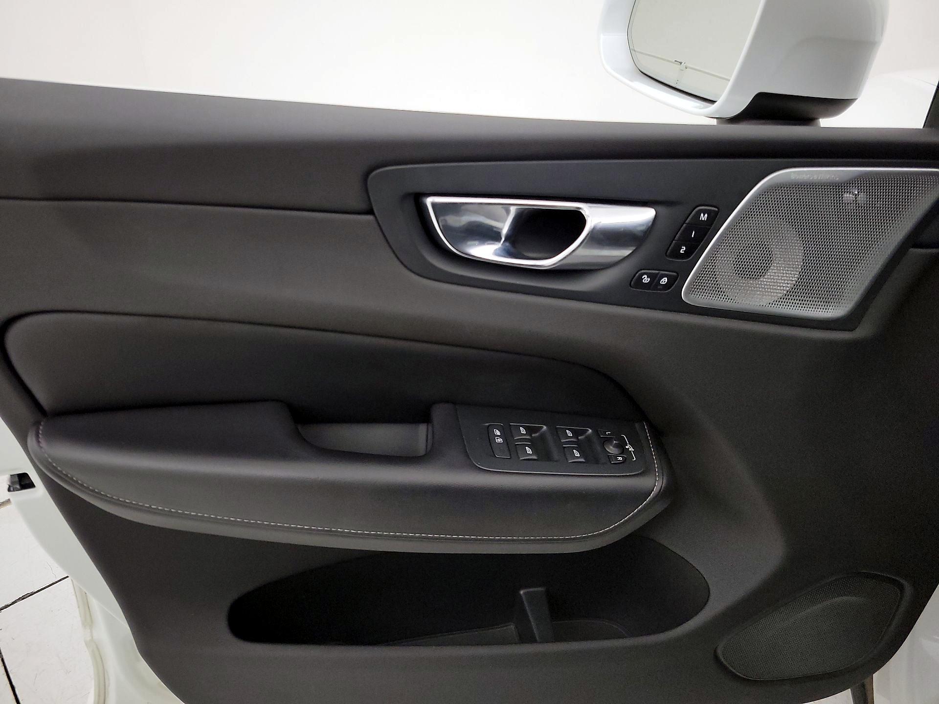 Thumbnail: 2021 Volvo XC60 - 12