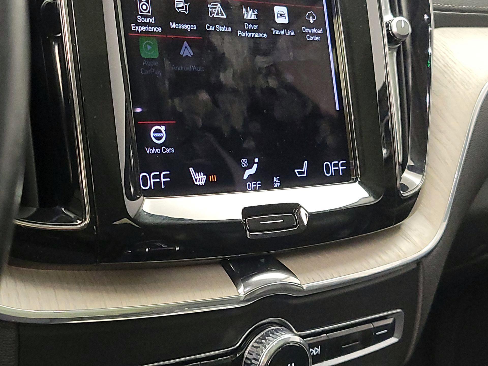 Thumbnail: 2021 Volvo XC60 - 16