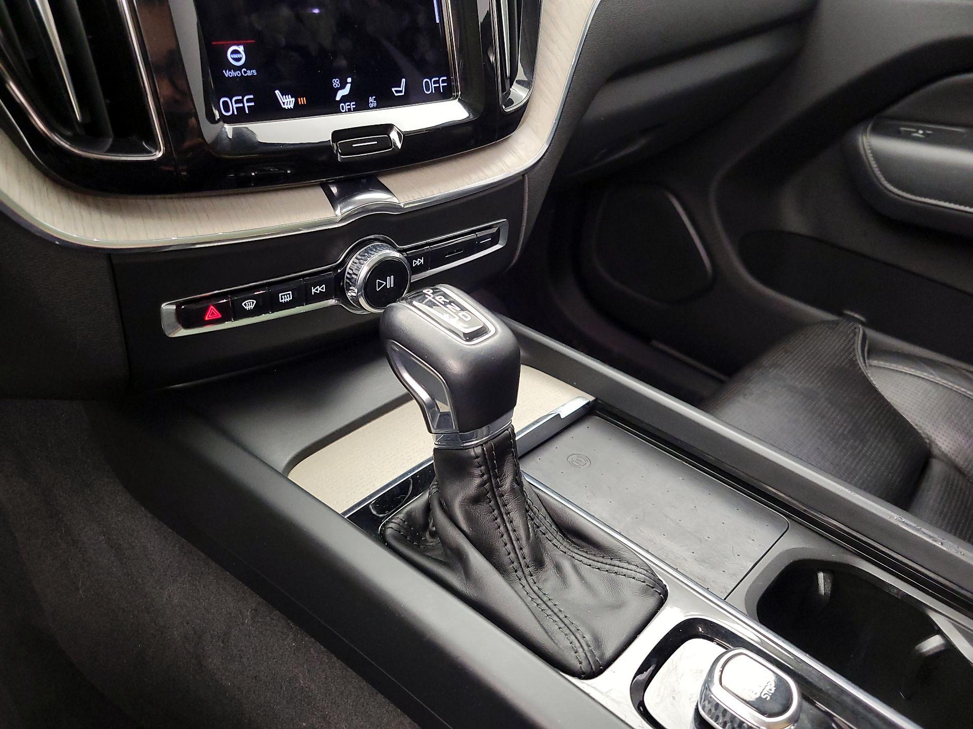 Thumbnail: 2021 Volvo XC60 - 17