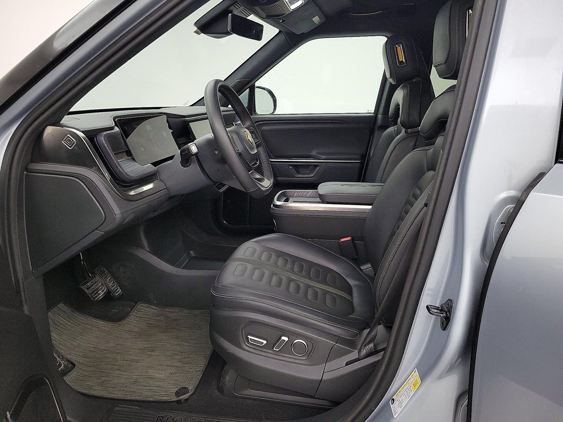 Thumbnail: 2025 Rivian R1T - 11