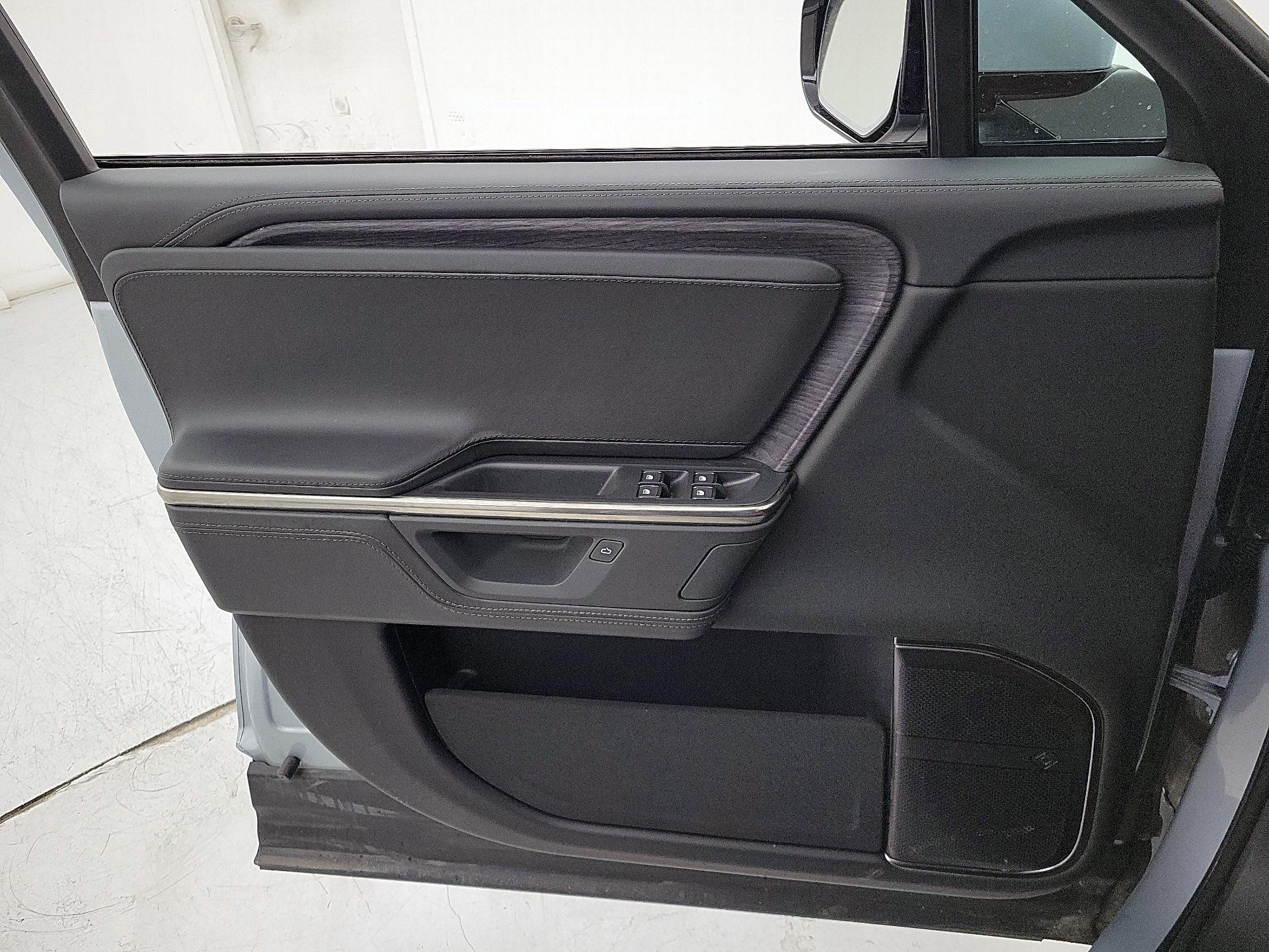 Thumbnail: 2025 Rivian R1T - 12