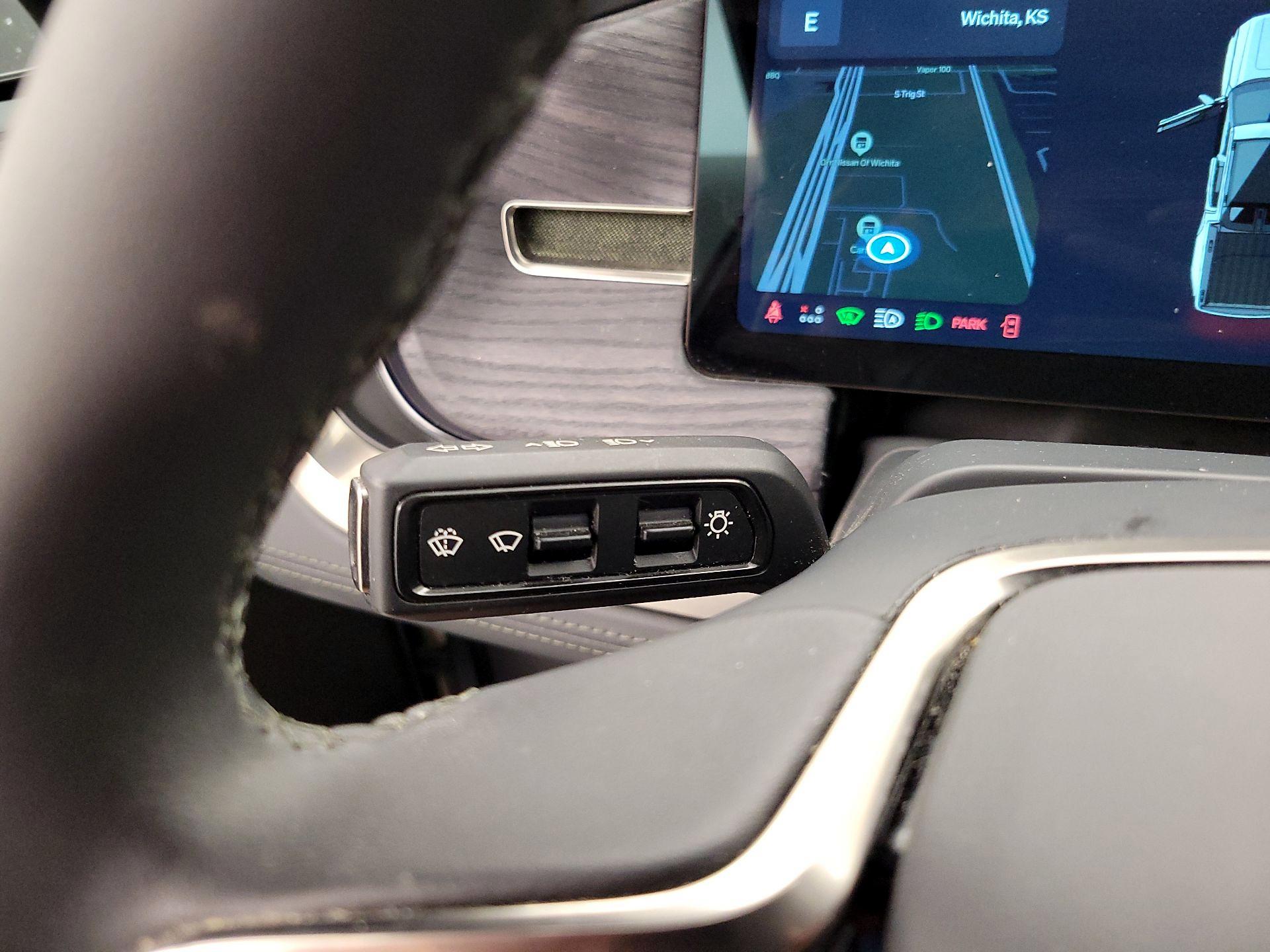 Thumbnail: 2025 Rivian R1T - 13