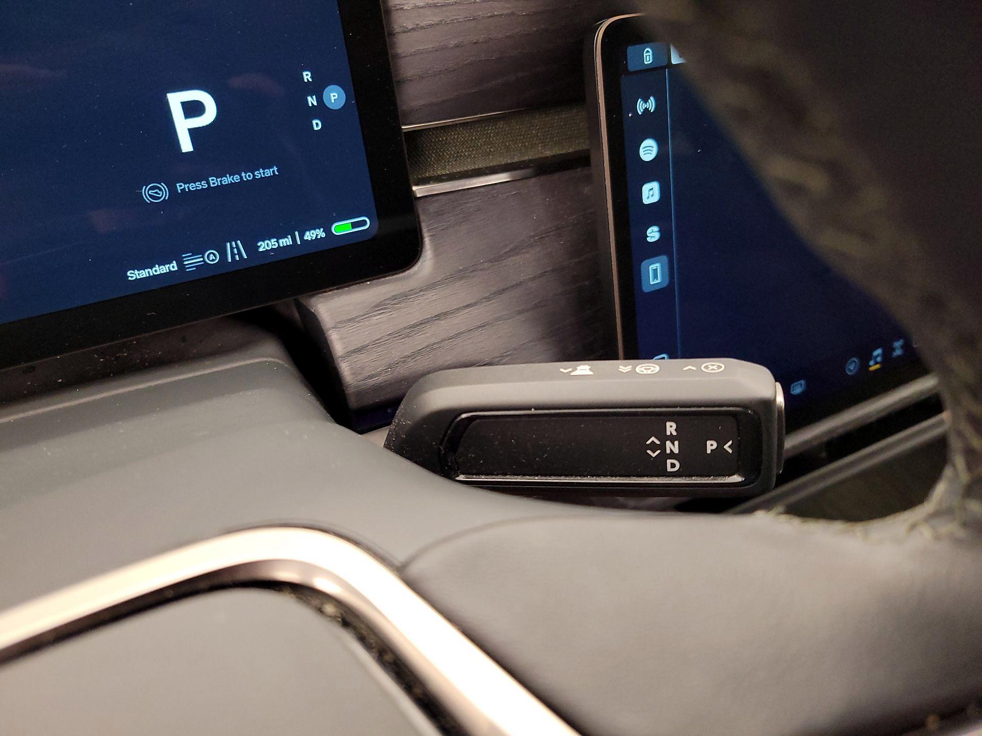 Thumbnail: 2025 Rivian R1T - 18