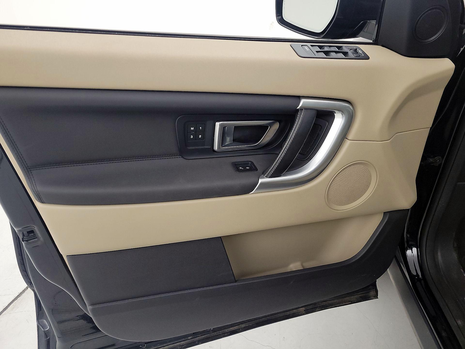 Thumbnail: 2019 Land Rover Discovery Sport - 12