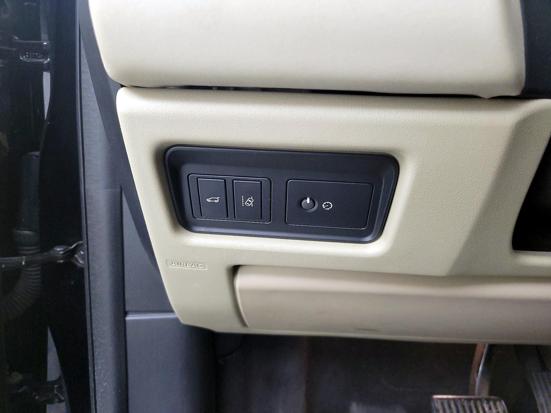 Thumbnail: 2019 Land Rover Discovery Sport - 13