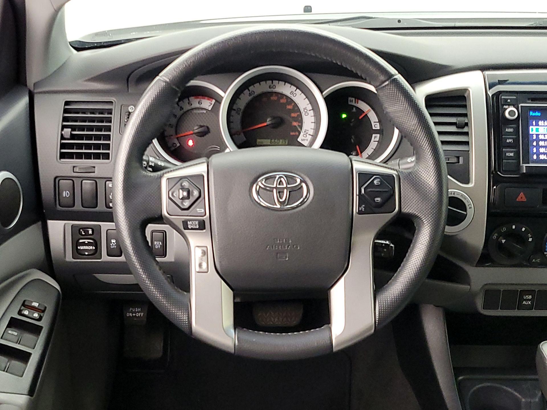 Thumbnail: 2015 Toyota Tacoma - 10