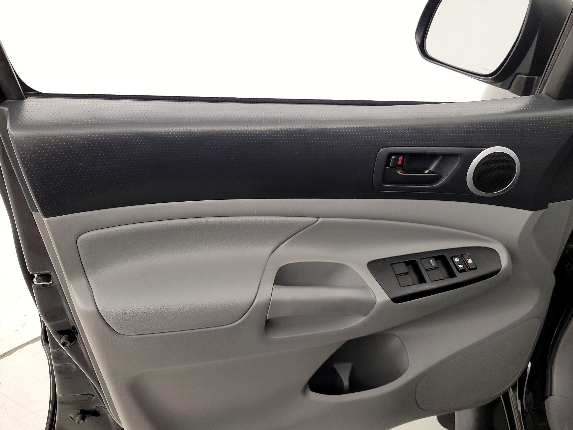 Thumbnail: 2015 Toyota Tacoma - 12