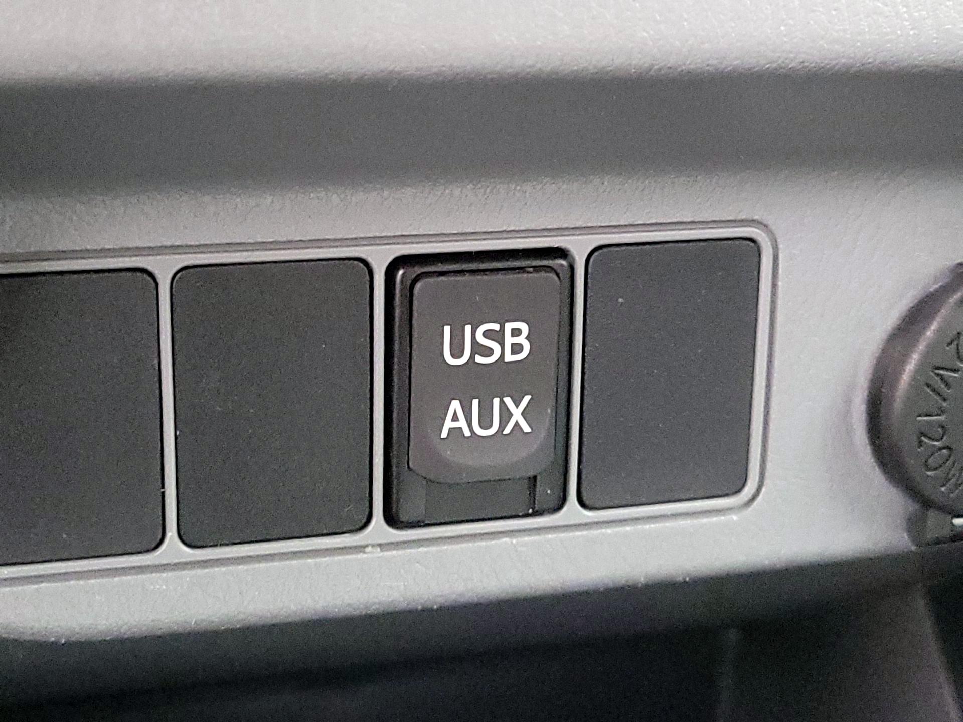 Thumbnail: 2015 Toyota Tacoma - 18