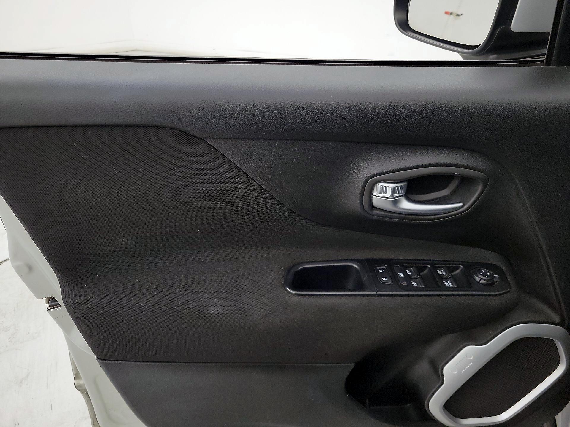 Thumbnail: 2018 Jeep Renegade - 12