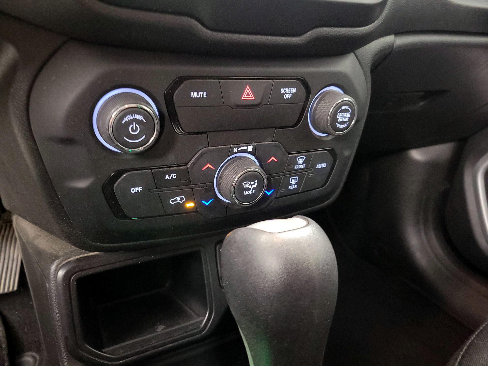 Thumbnail: 2018 Jeep Renegade - 16