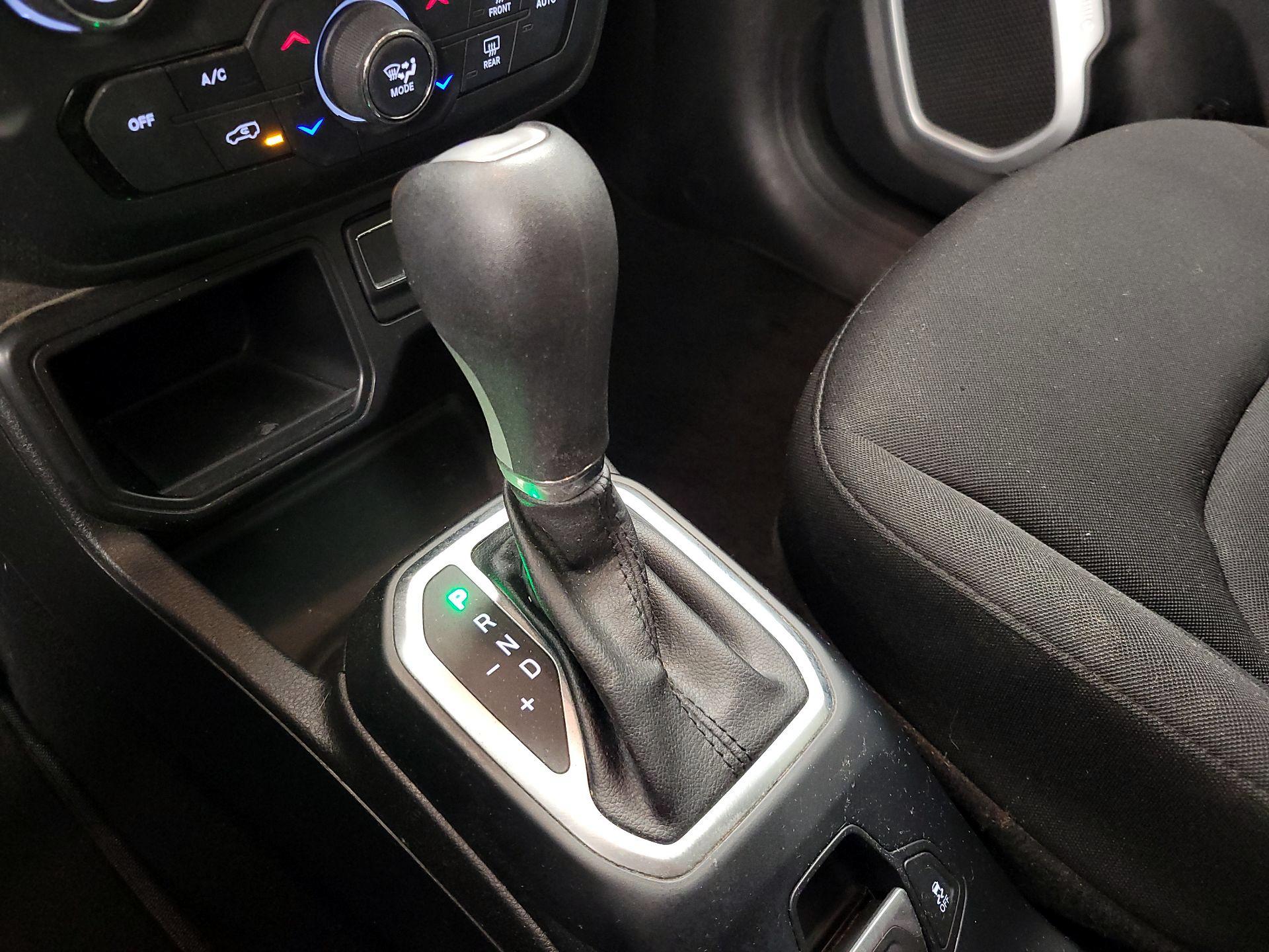 Thumbnail: 2018 Jeep Renegade - 17