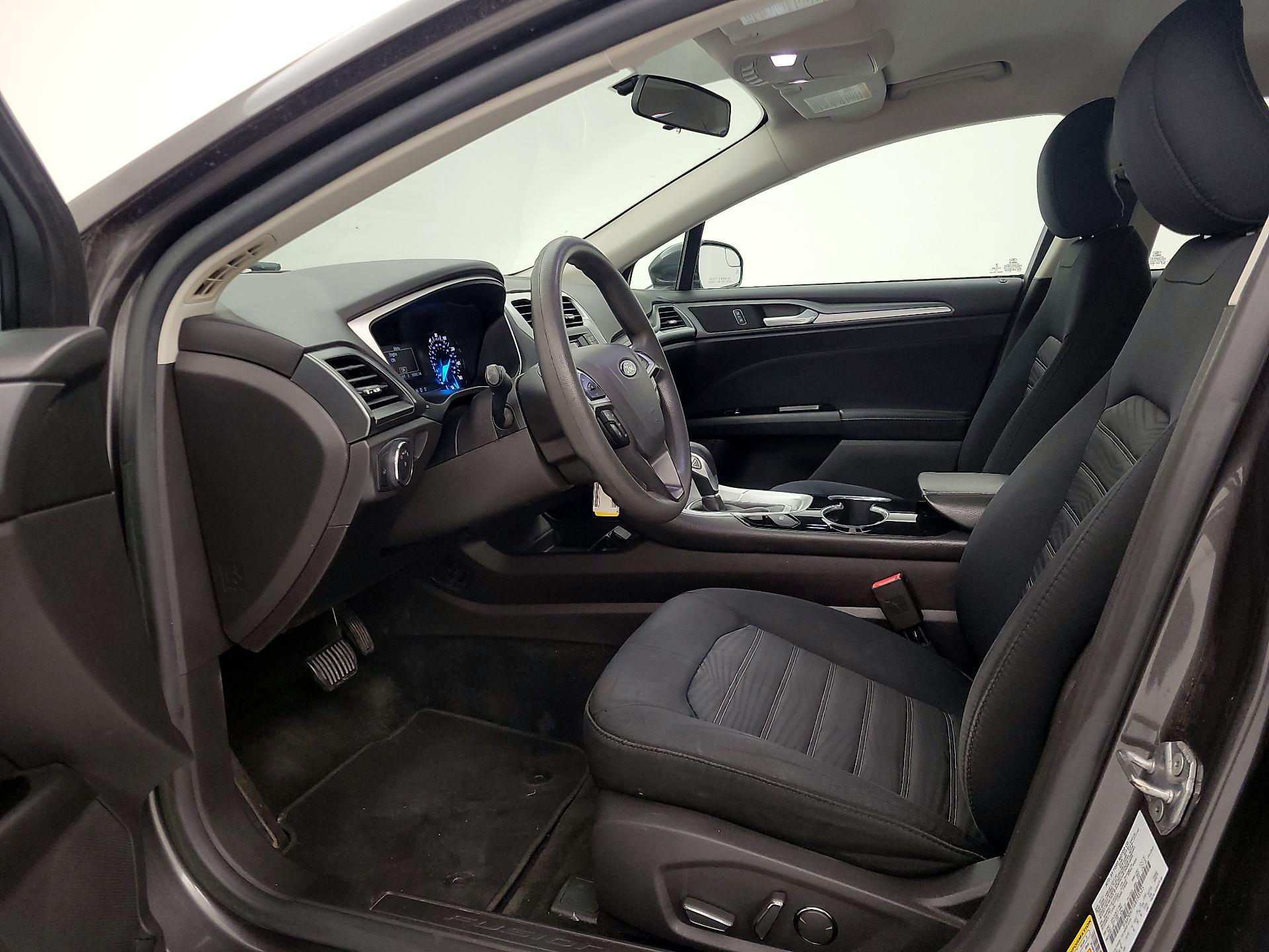 Thumbnail: 2016 Ford Fusion - 11