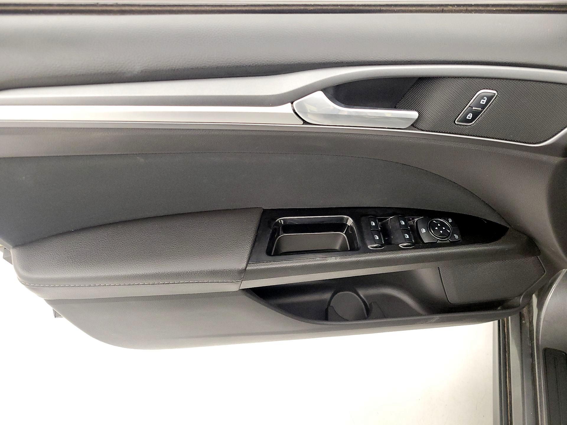 Thumbnail: 2016 Ford Fusion - 12