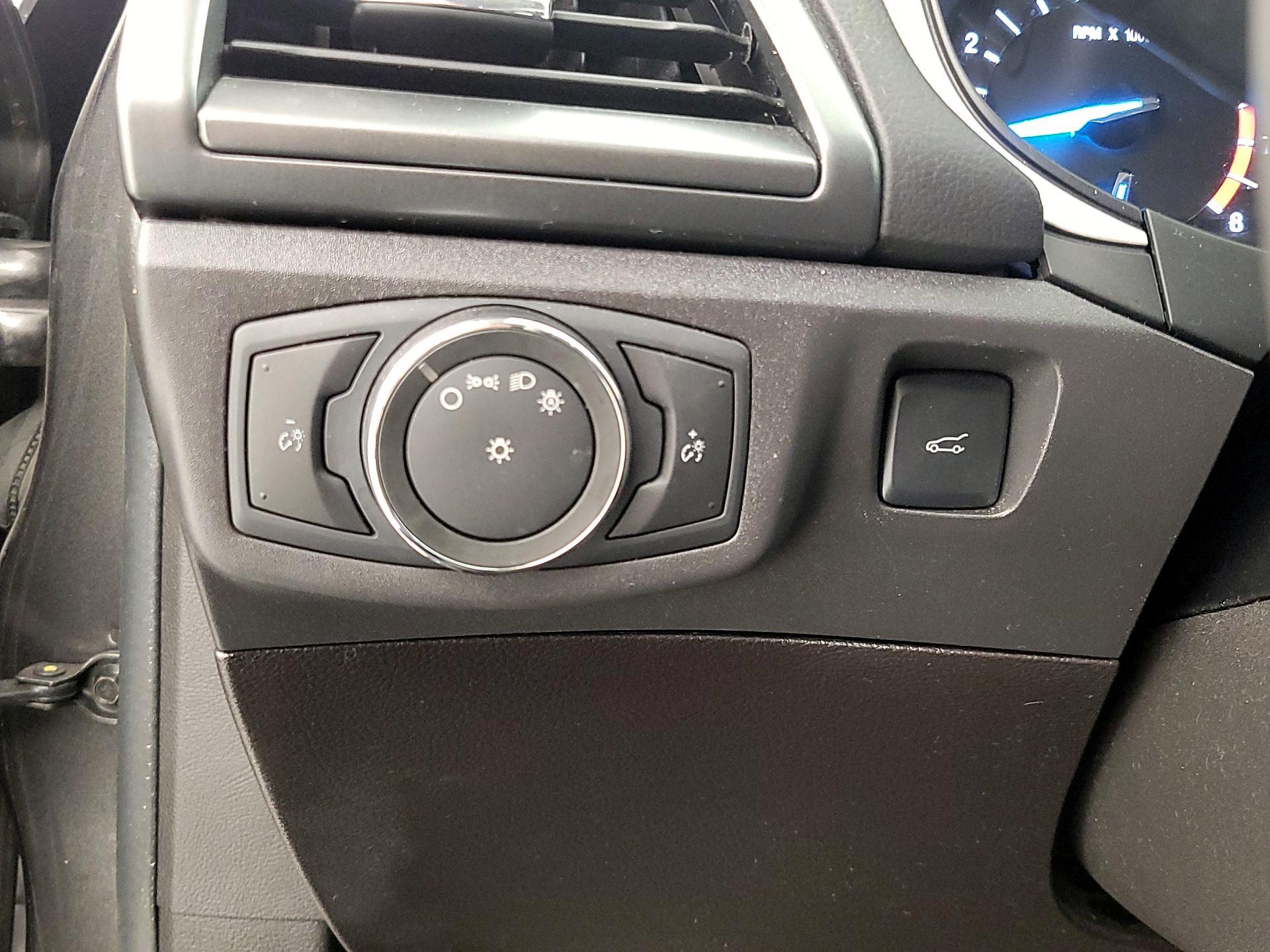 Thumbnail: 2016 Ford Fusion - 13