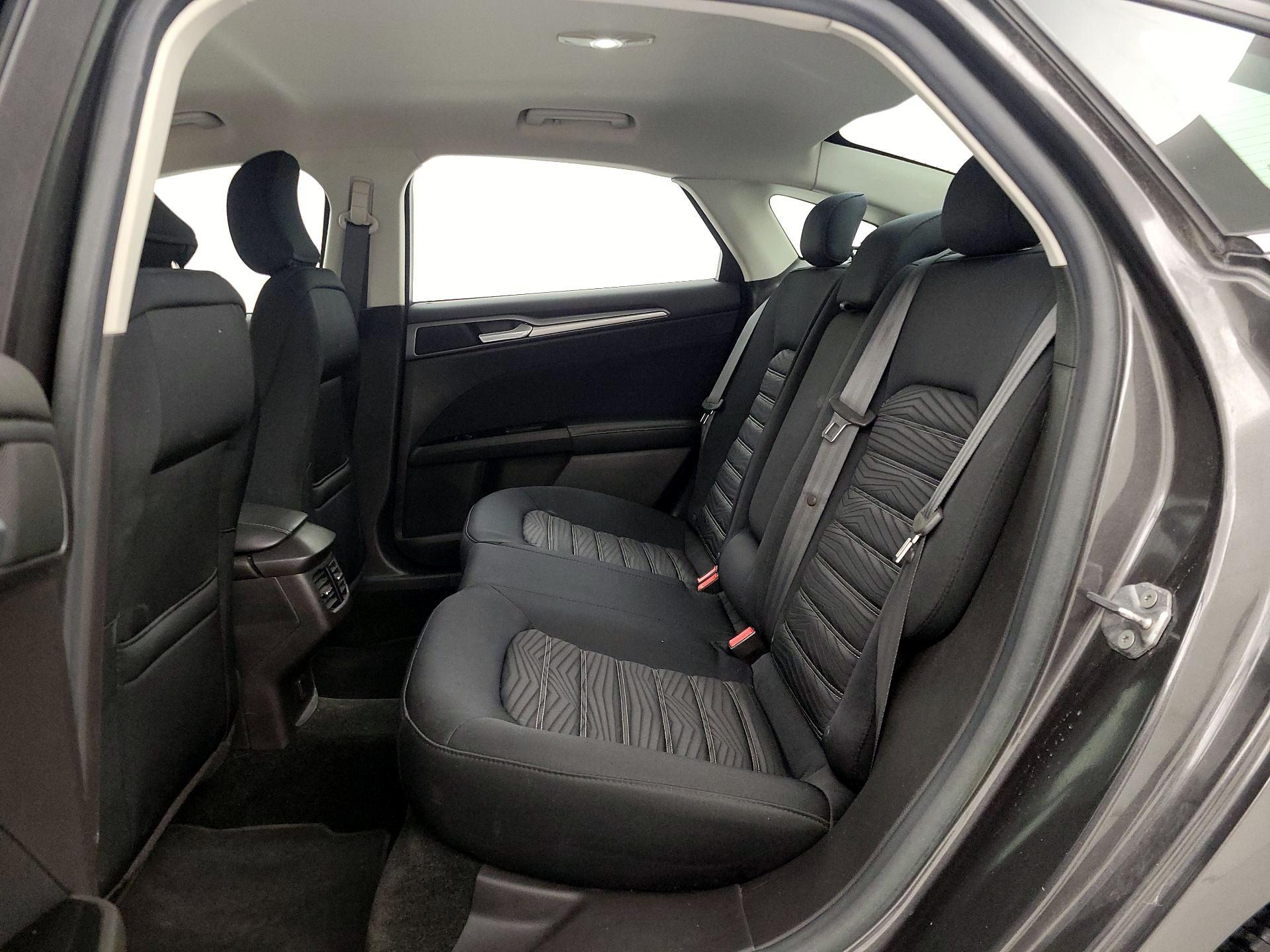 Thumbnail: 2016 Ford Fusion - 19