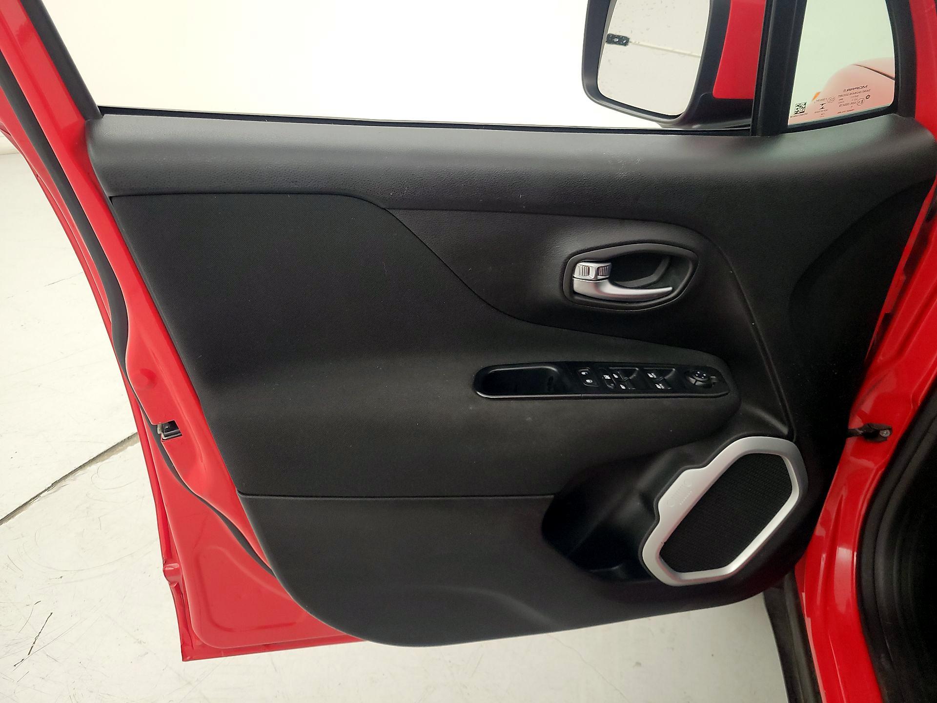 Thumbnail: 2018 Jeep Renegade - 12