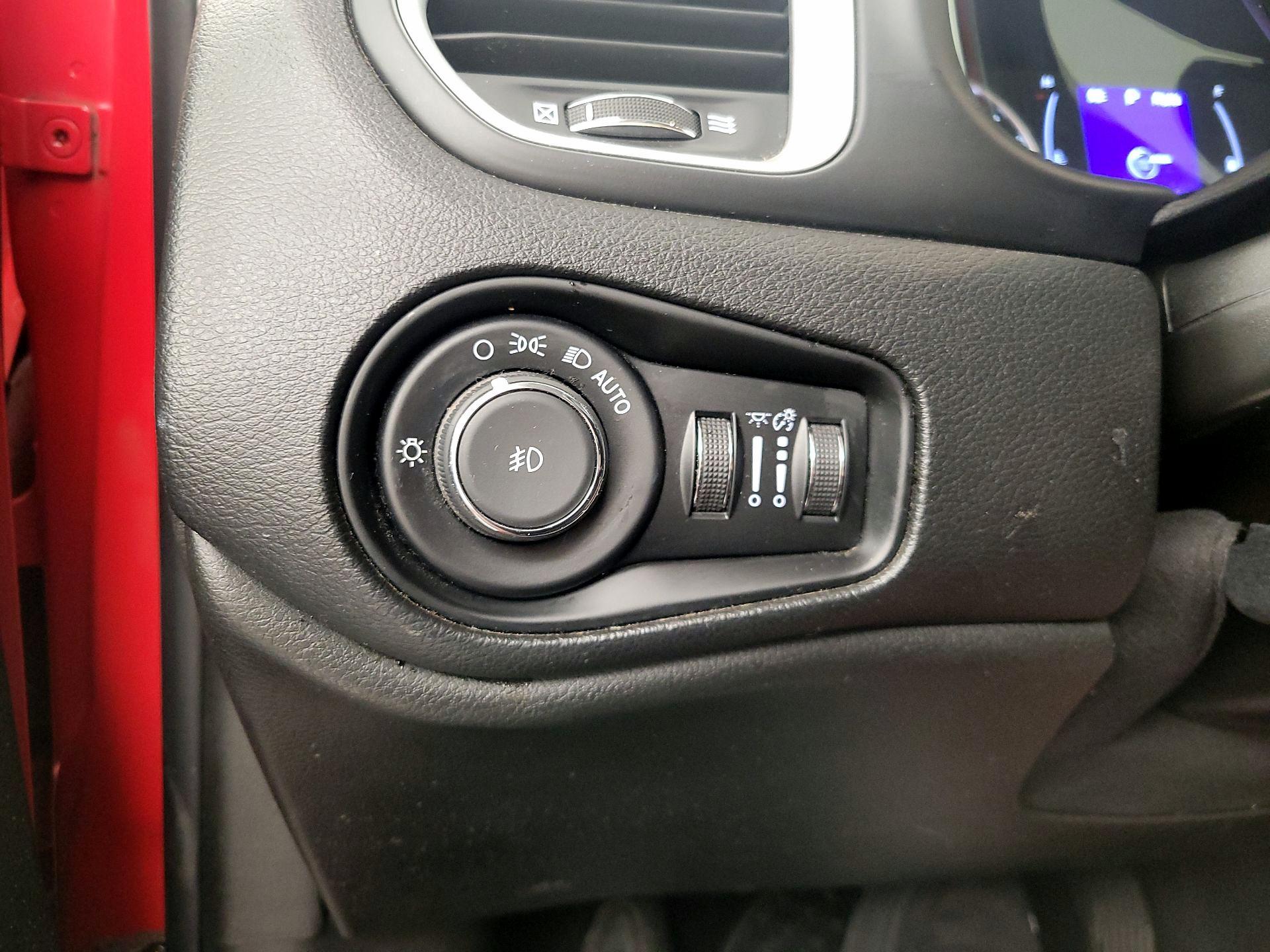 Thumbnail: 2018 Jeep Renegade - 13