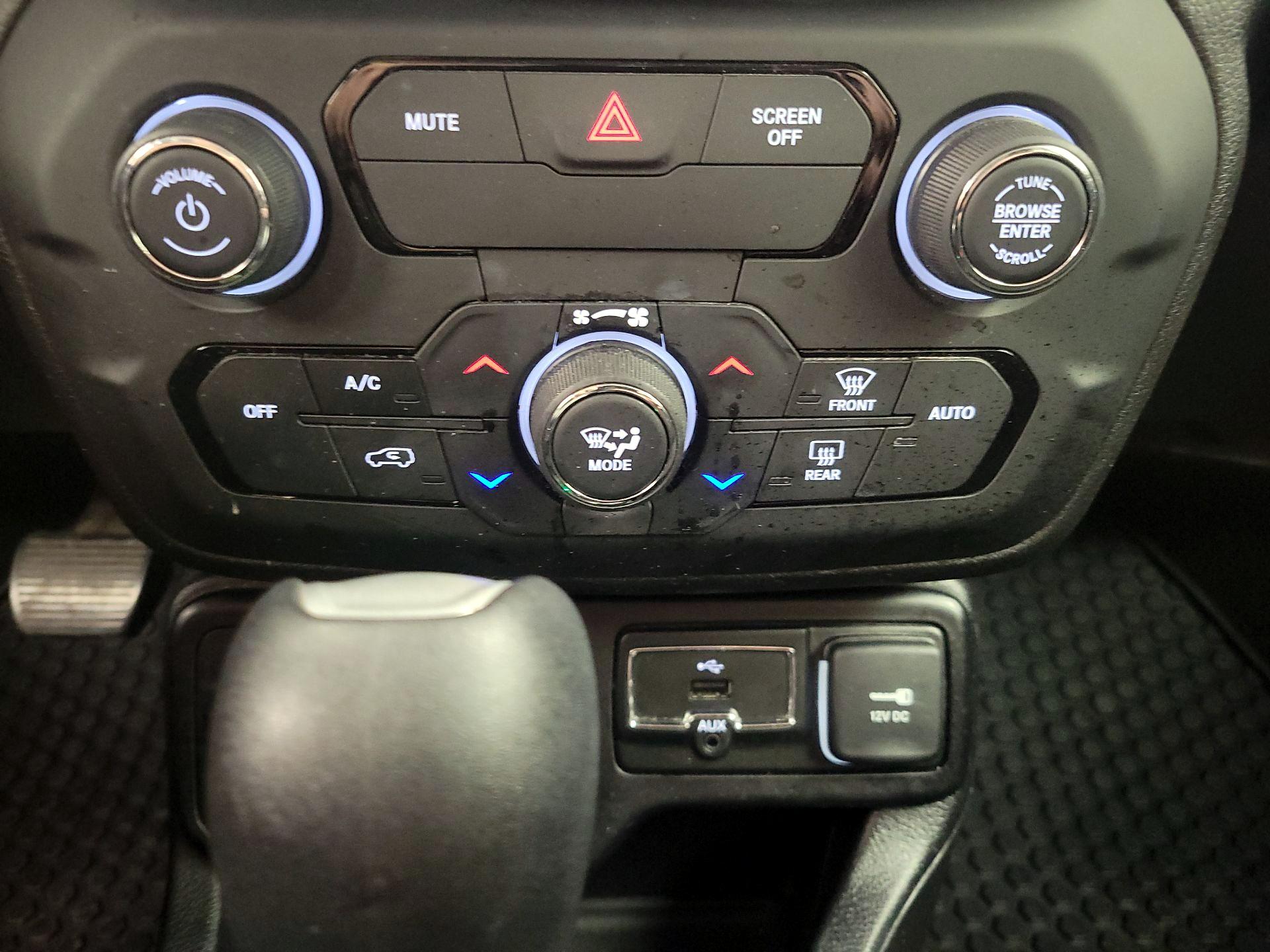 Thumbnail: 2018 Jeep Renegade - 16