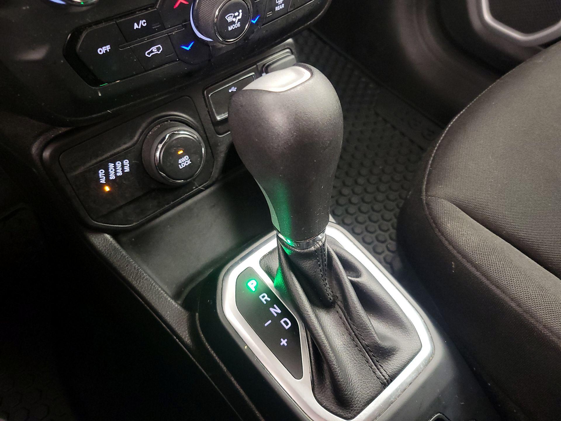 Thumbnail: 2018 Jeep Renegade - 17