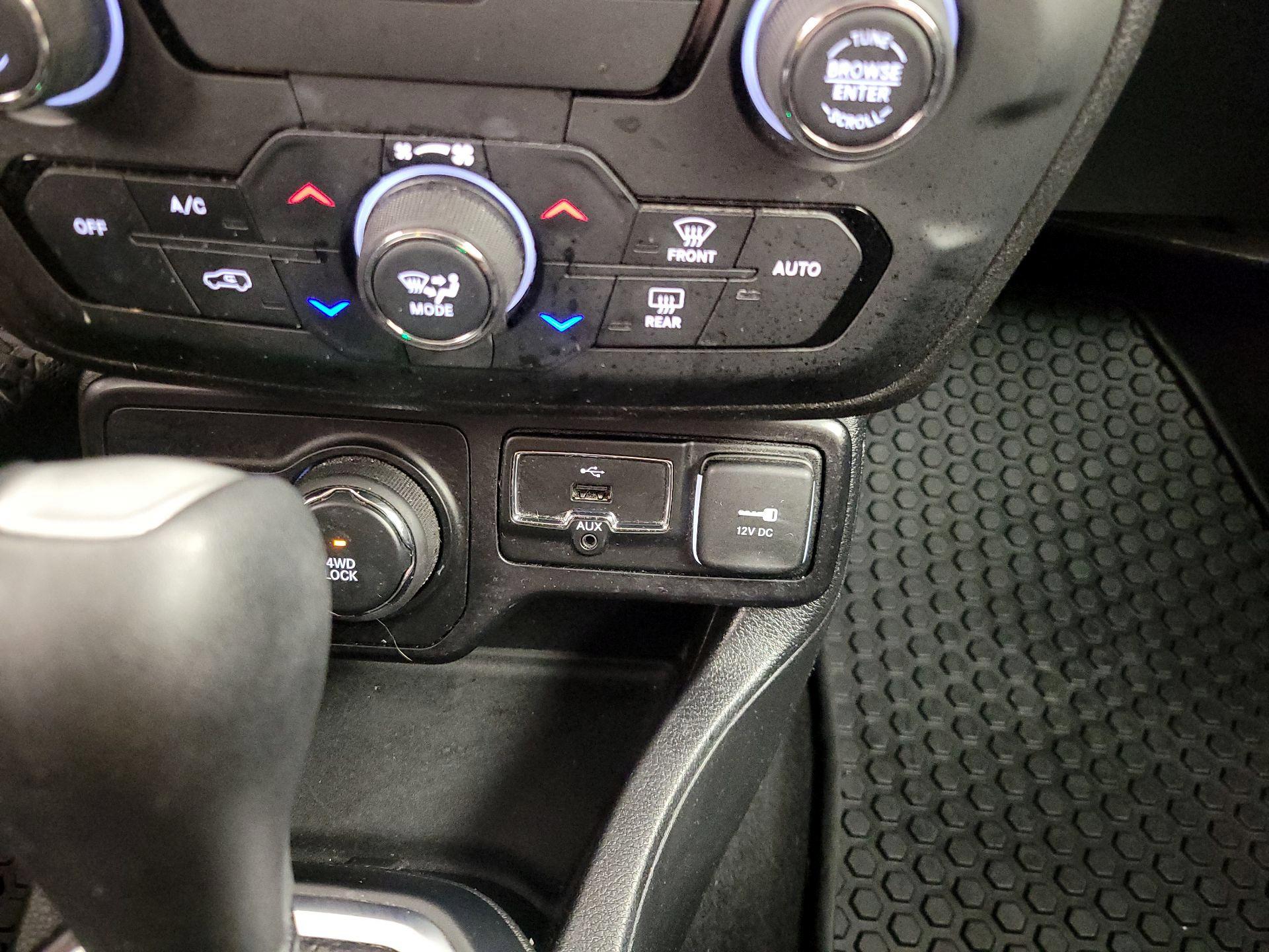 Thumbnail: 2018 Jeep Renegade - 18