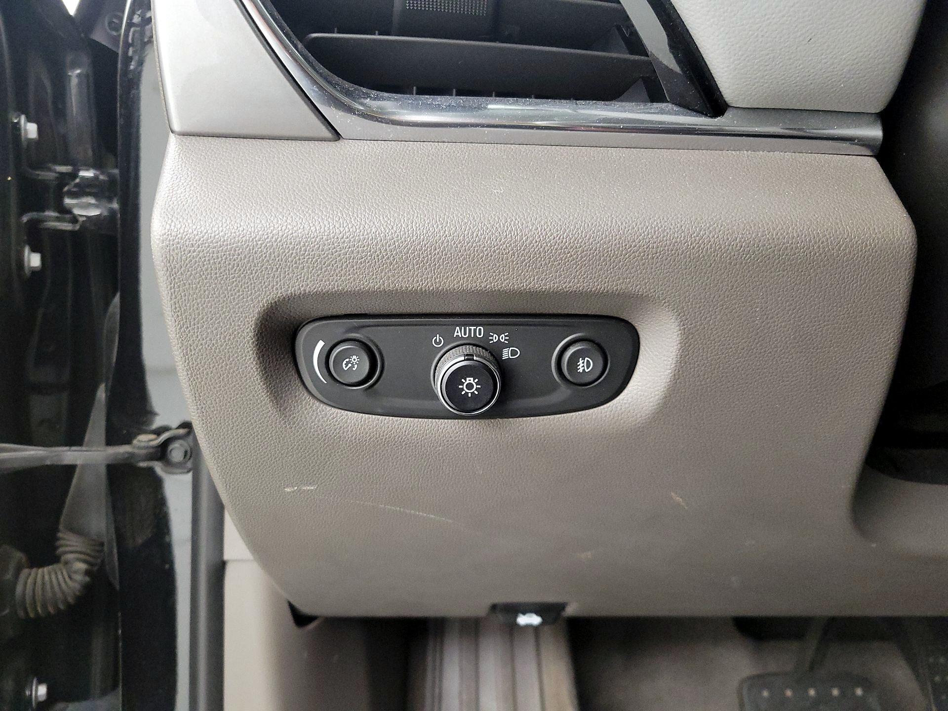 Thumbnail: 2018 Chevrolet Traverse - 13