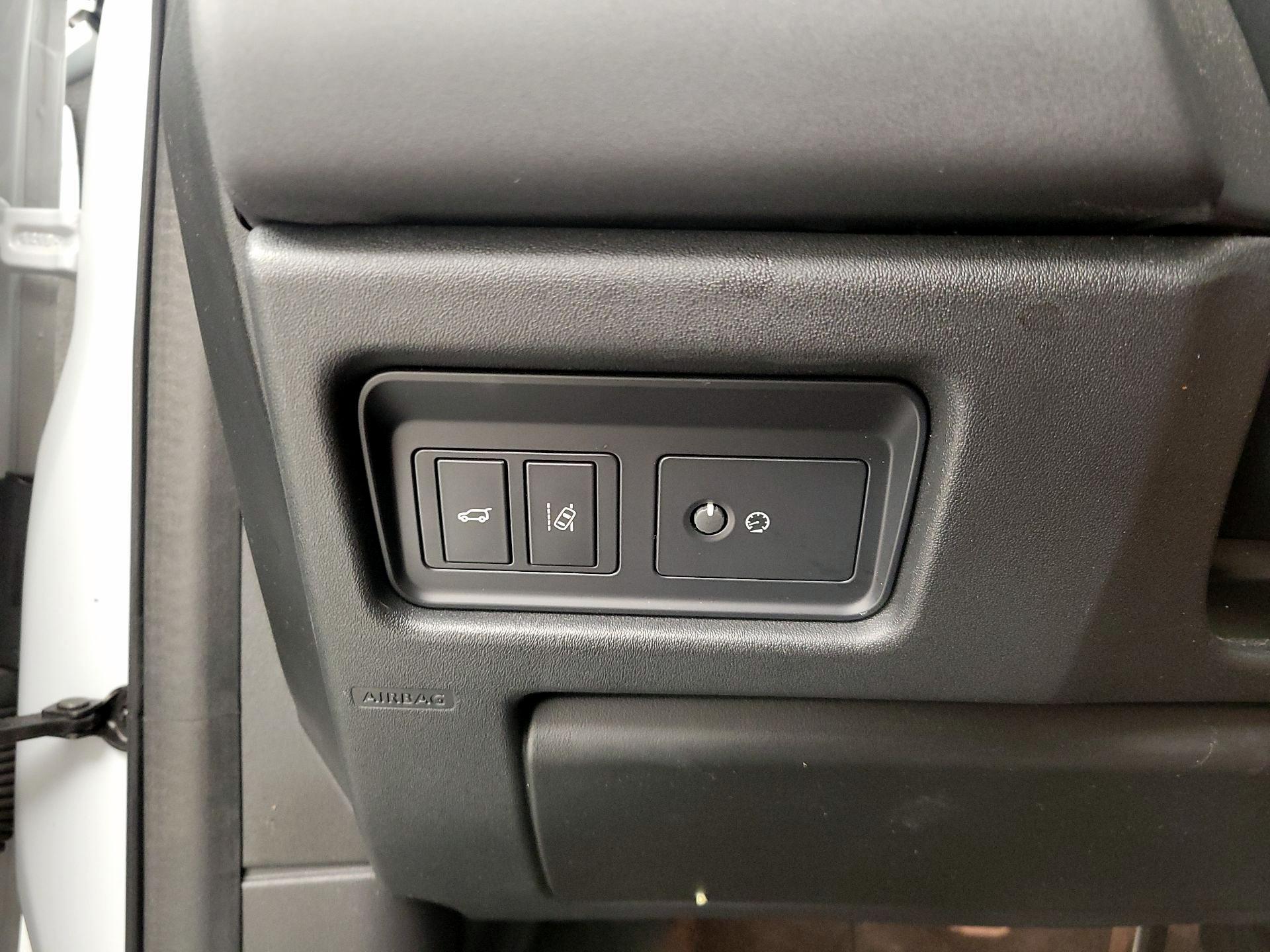 Thumbnail: 2019 Land Rover Discovery Sport - 13