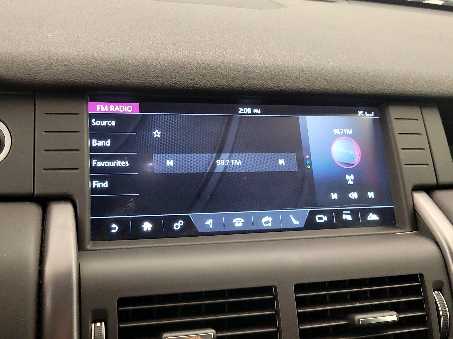 Thumbnail: 2019 Land Rover Discovery Sport - 16