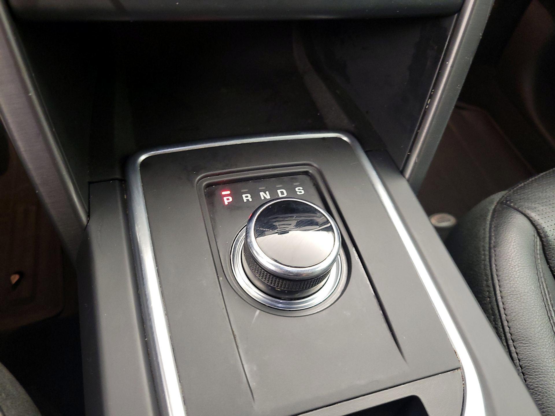 Thumbnail: 2019 Land Rover Discovery Sport - 18