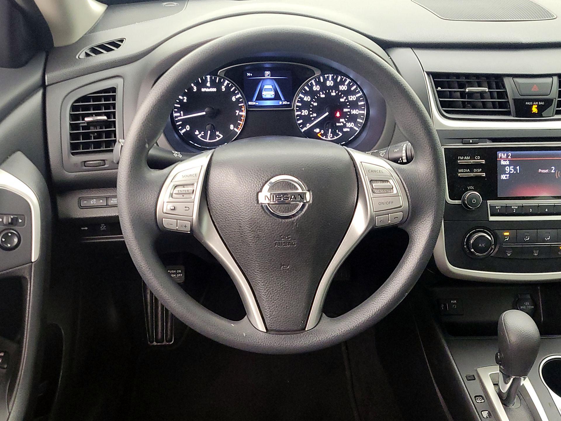 Thumbnail: 2016 Nissan Altima - 10