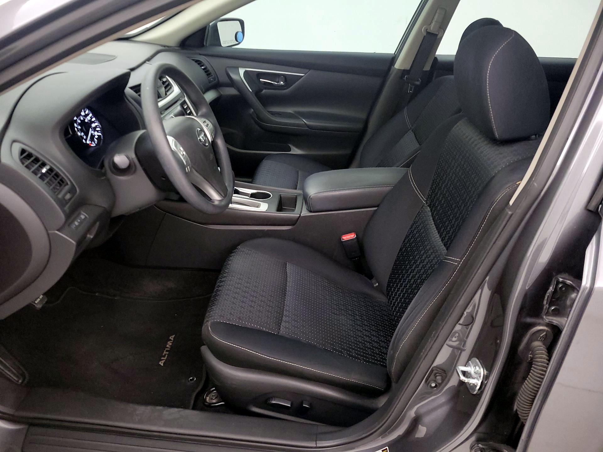 Thumbnail: 2016 Nissan Altima - 11