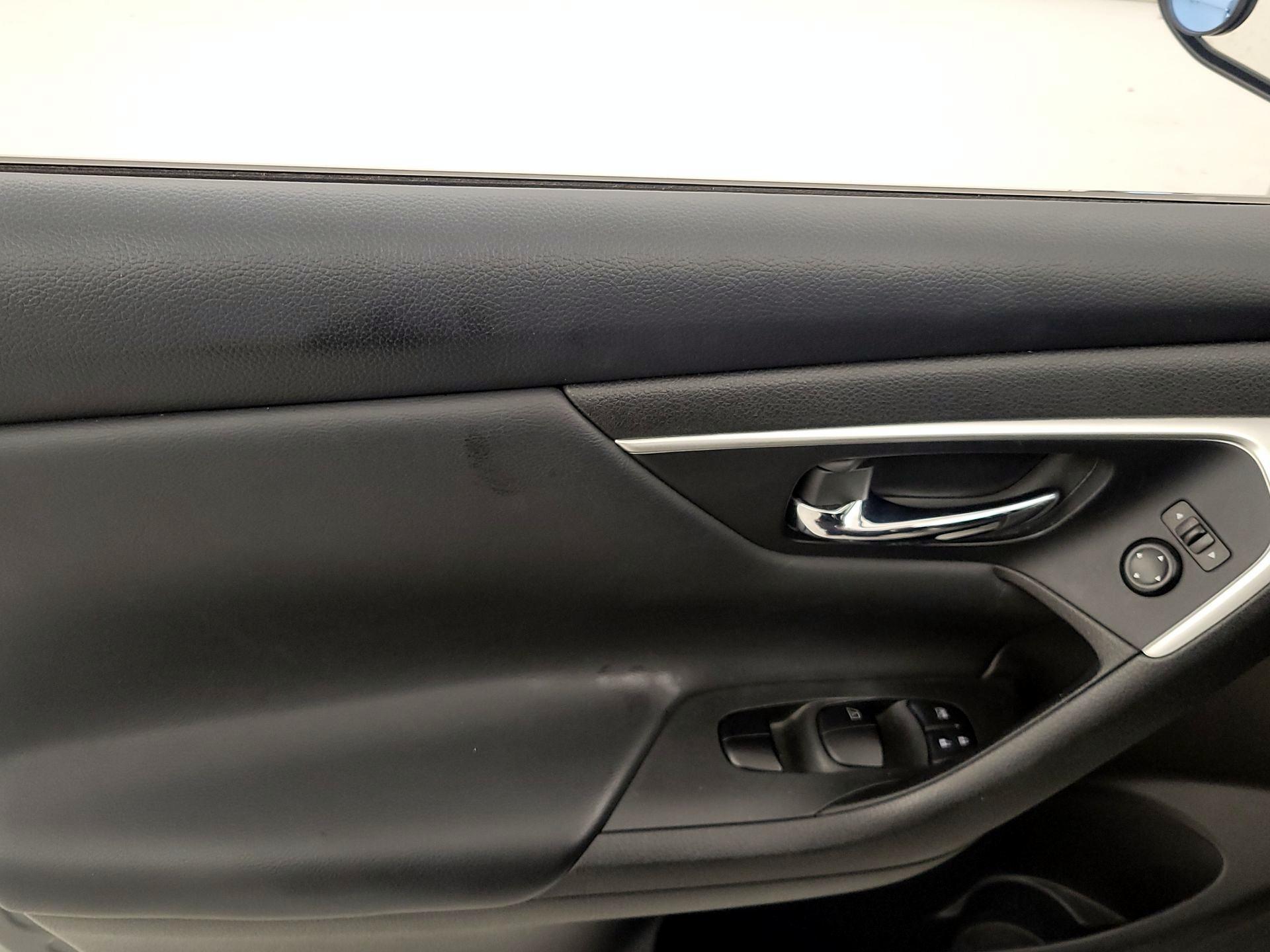 Thumbnail: 2016 Nissan Altima - 12