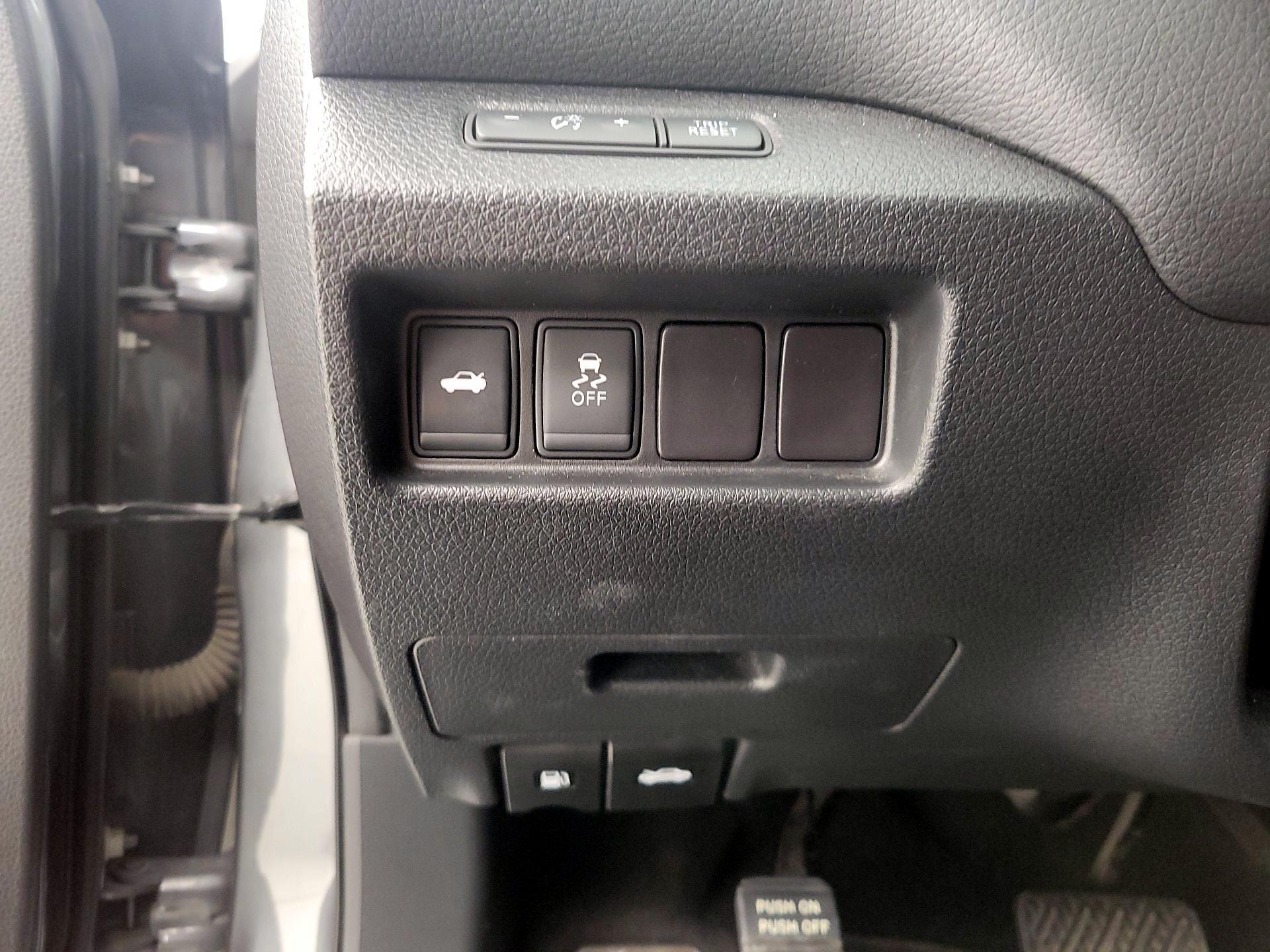 Thumbnail: 2016 Nissan Altima - 13